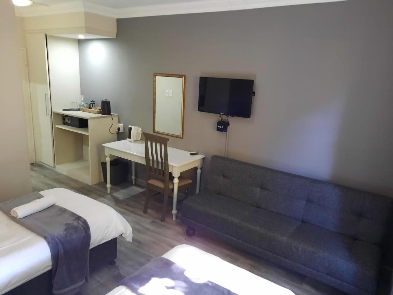 Standard Twin Room photo 3