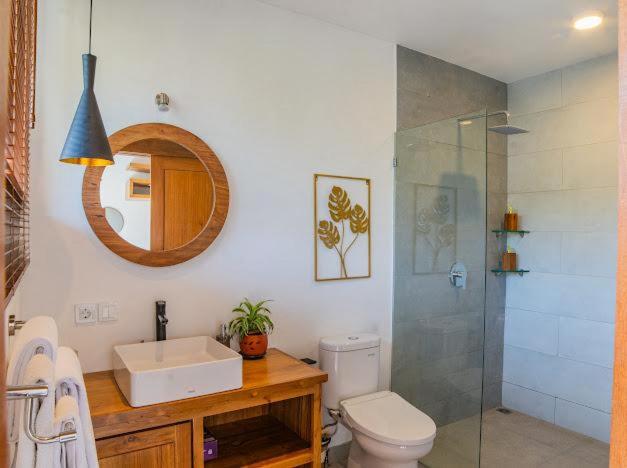 Deluxe Family Suite - Photo 12