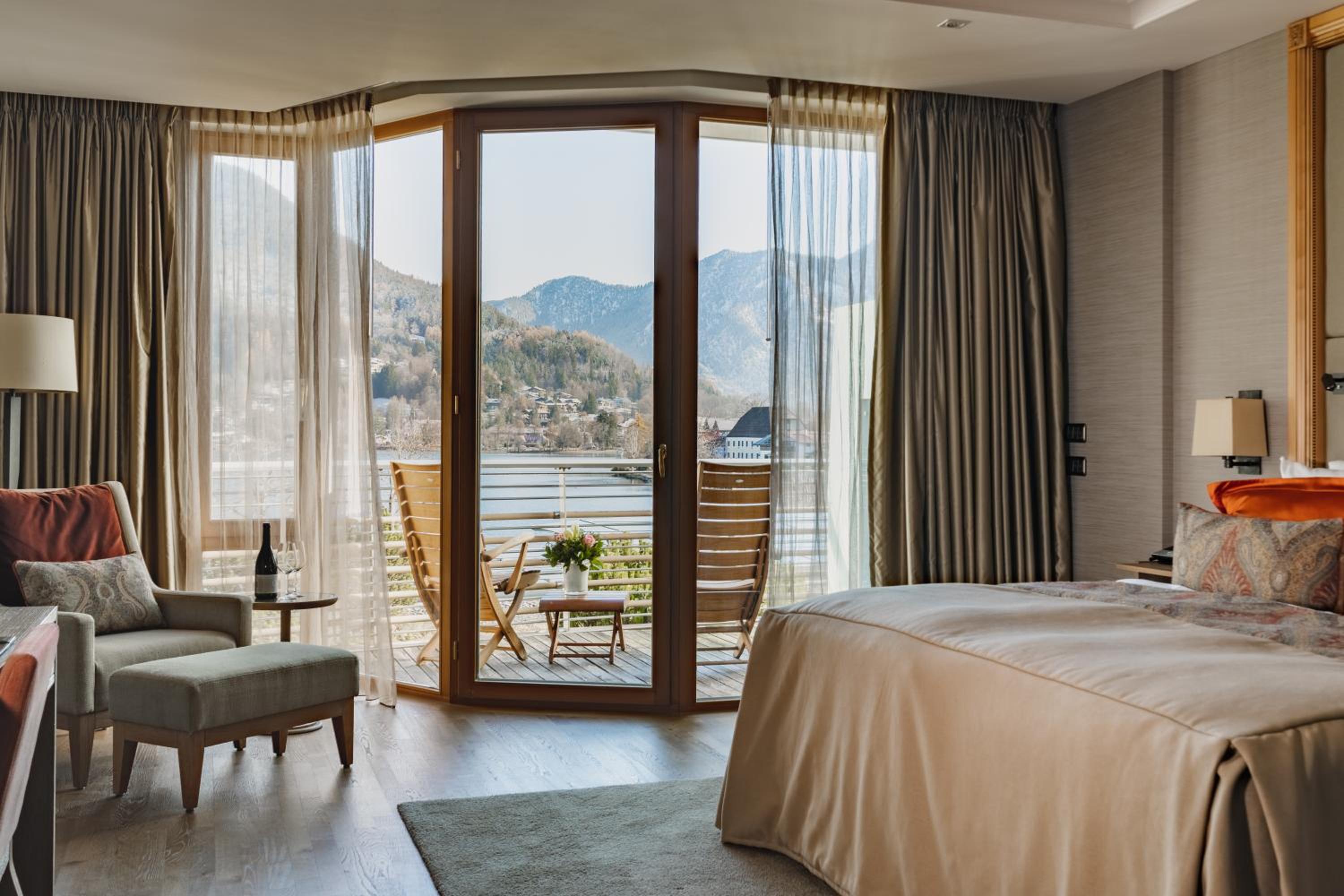 Elegant Nature Double Room with Lake View
