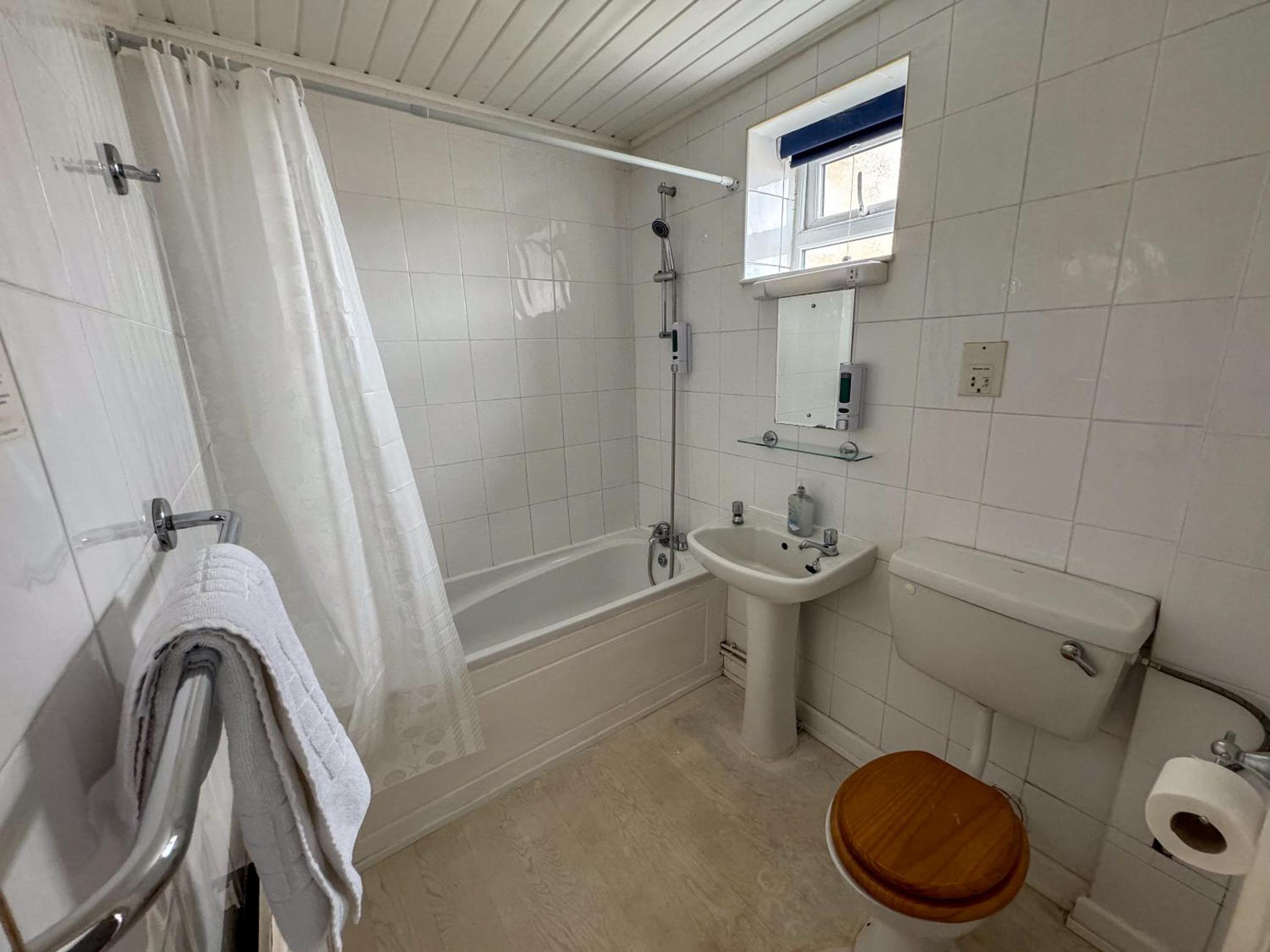 Budget Single Room photo 3
