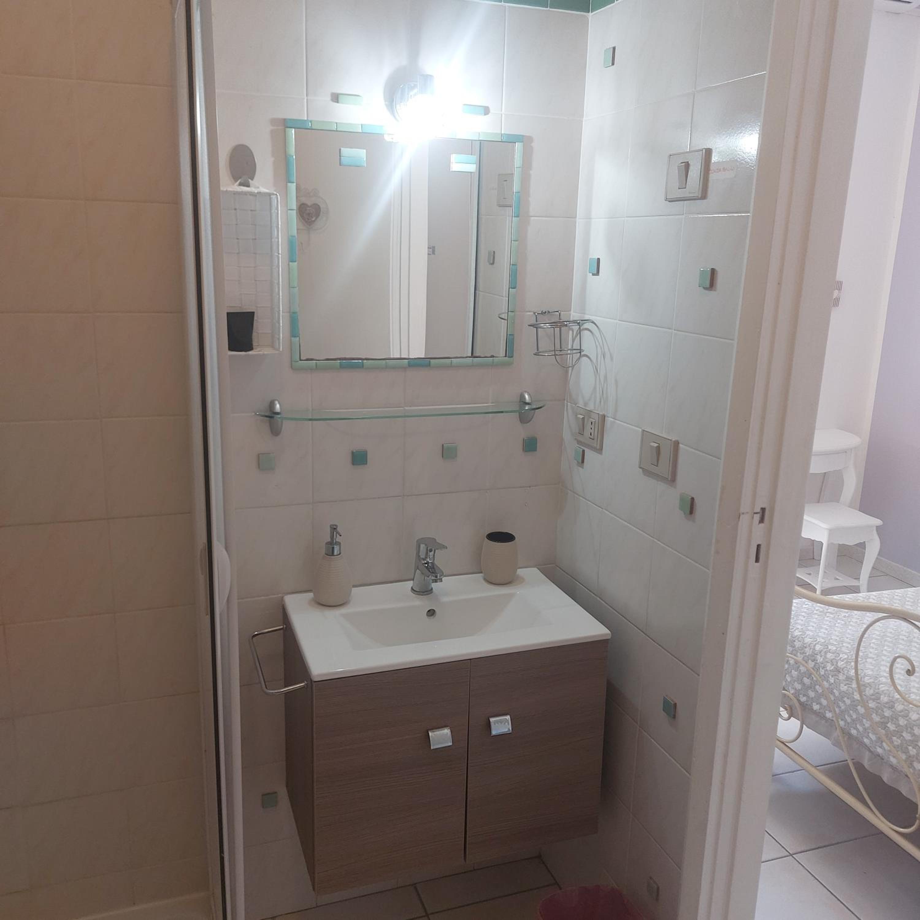 Double or Twin Room - Photo 5