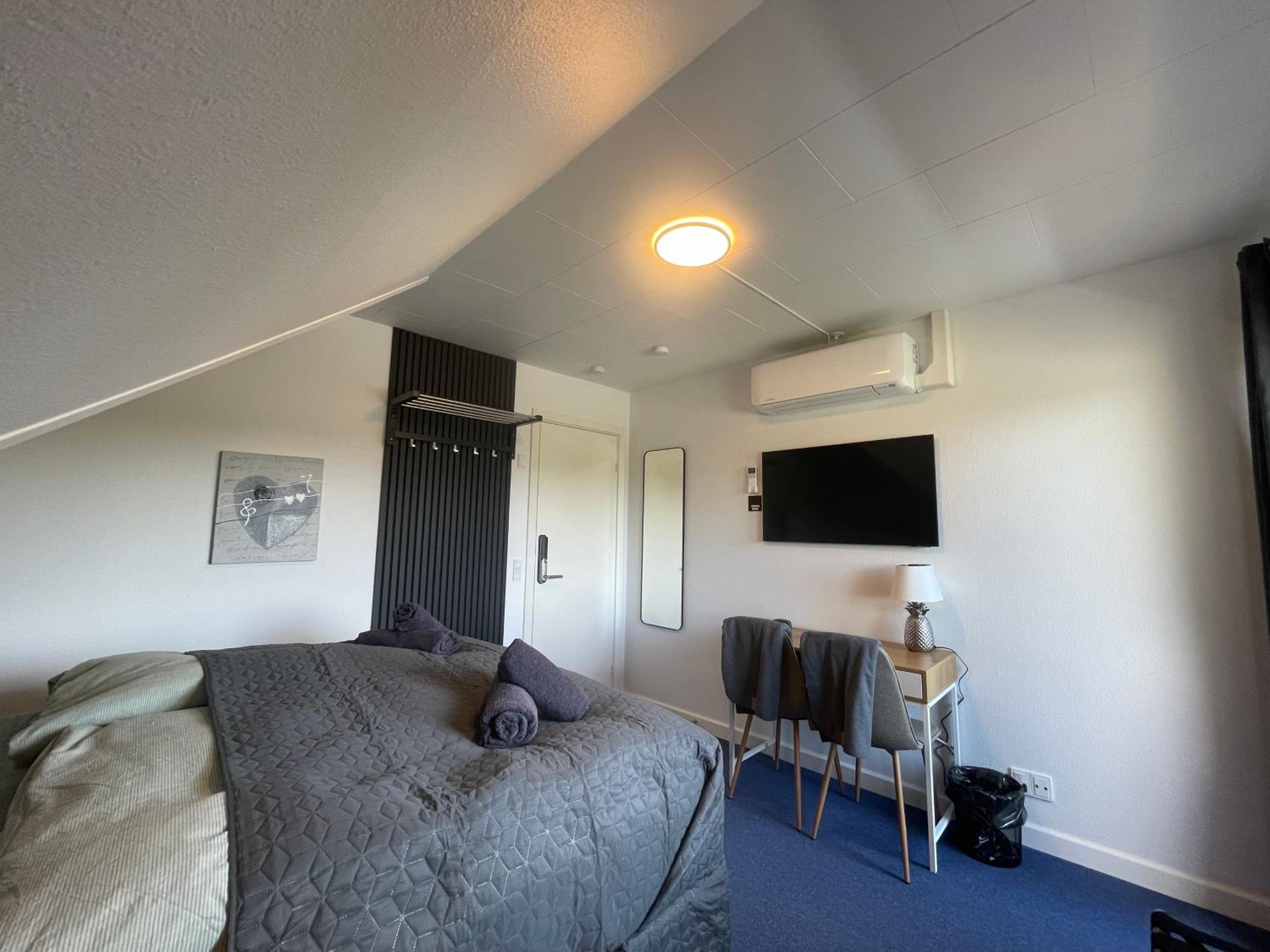 Deluxe Double Room with Balcony photo 3