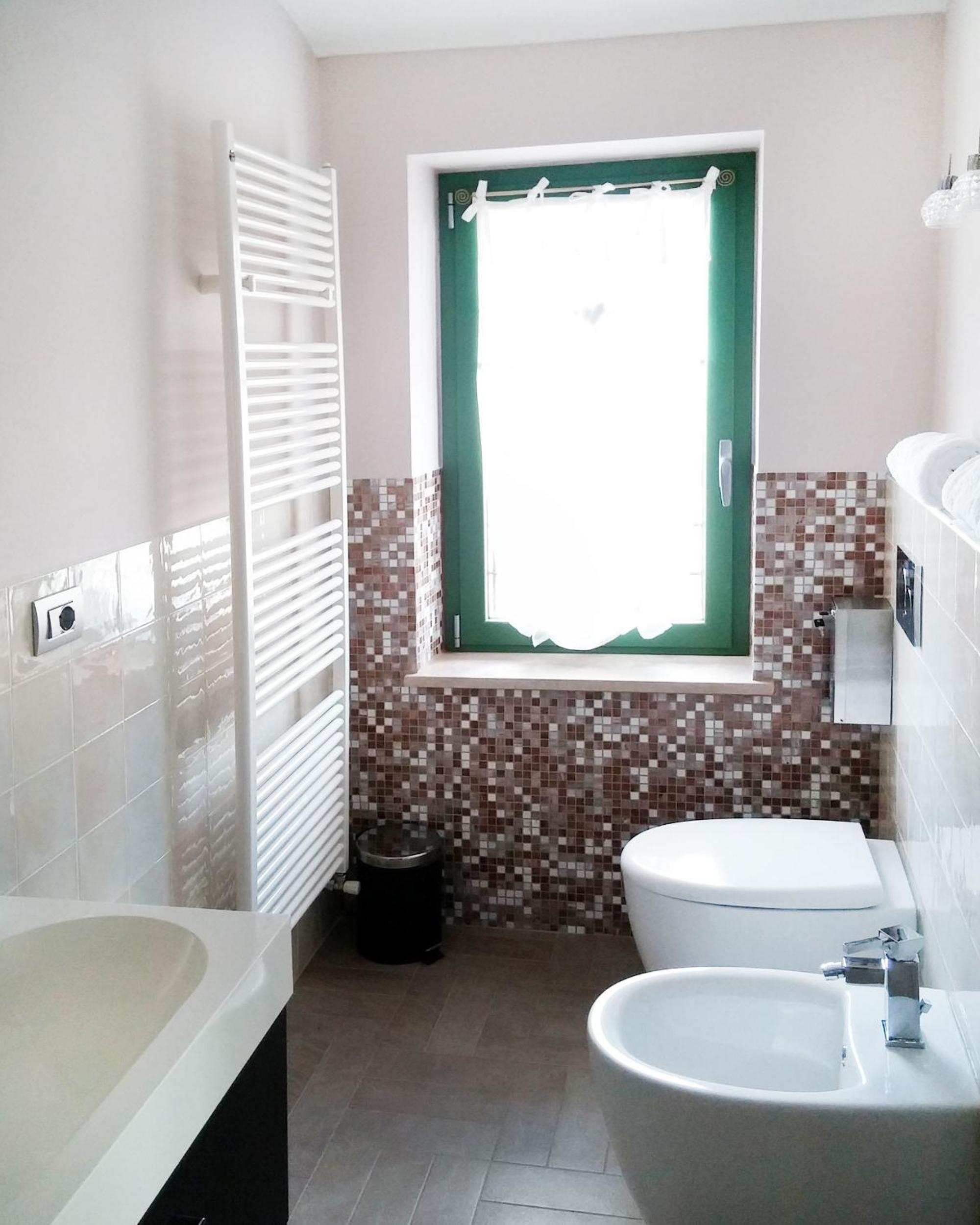 Double Room with Pool View - Photo 4