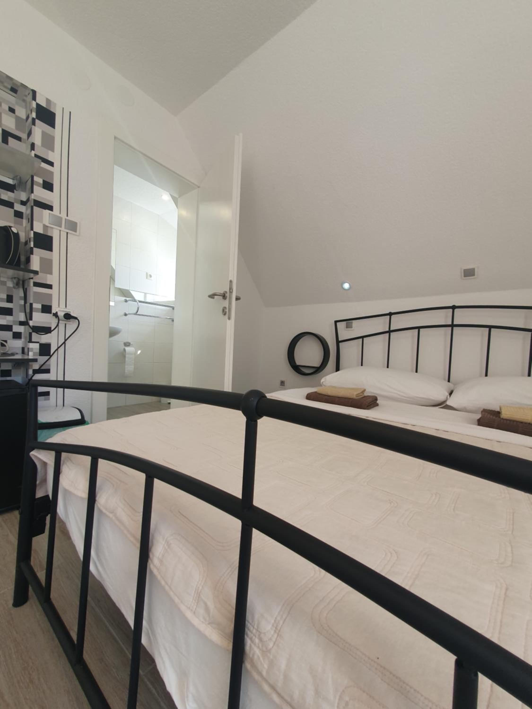Quadruple Room with Garden View - Photo 9