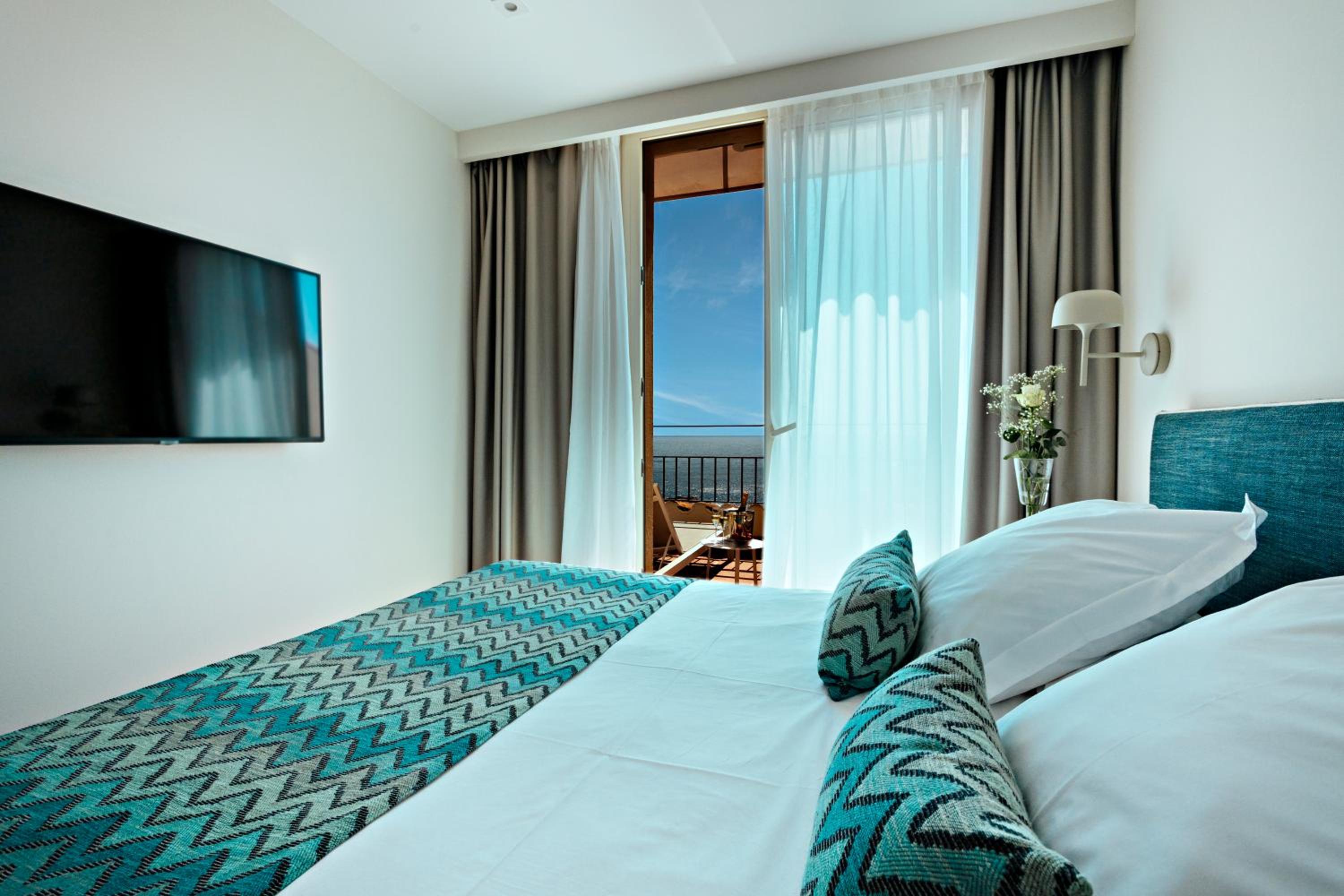 Two-Bedroom Premium Apartment with Sea View photo 3