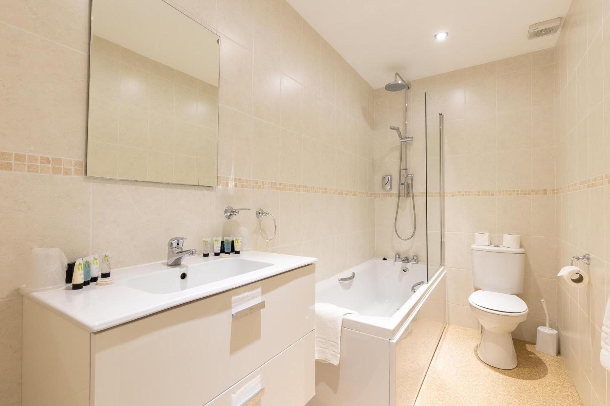 Sea View Apartment - with Pool & Spa Access (First Floor) photo 2