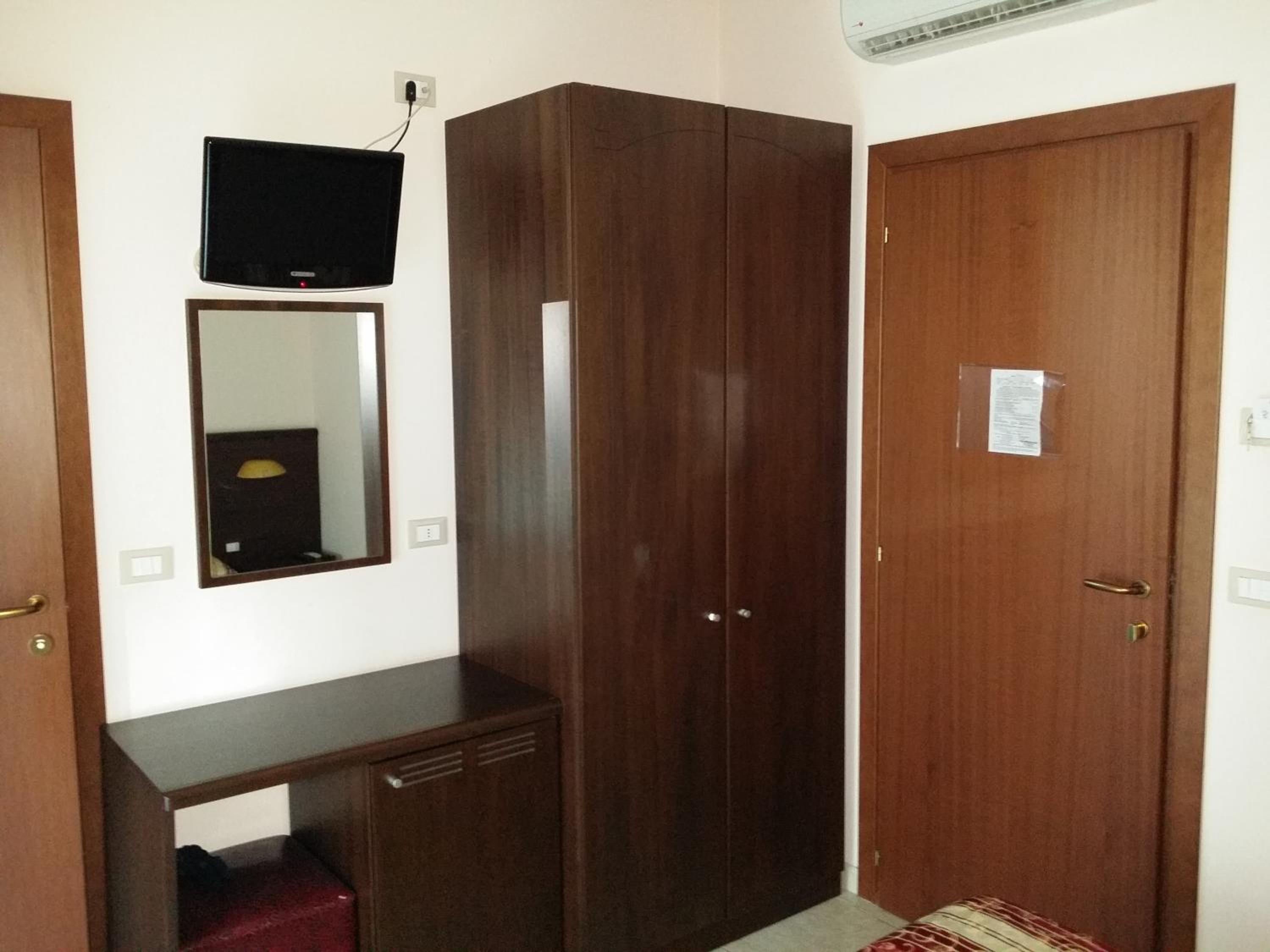 Double/Twin Room photo 3