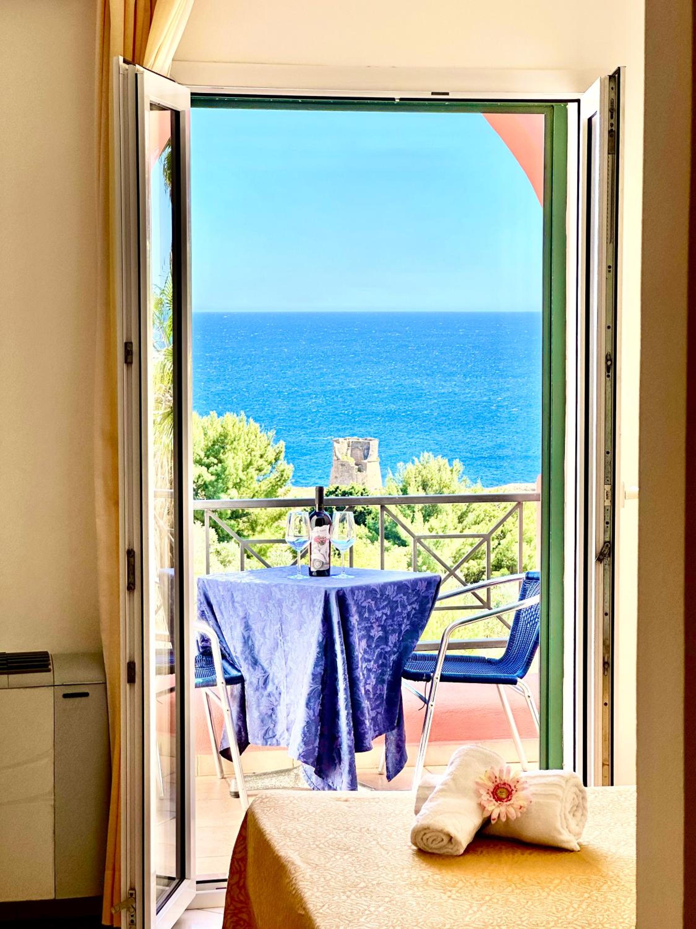 Double Room with Terrace and Sea Views - Photo 2