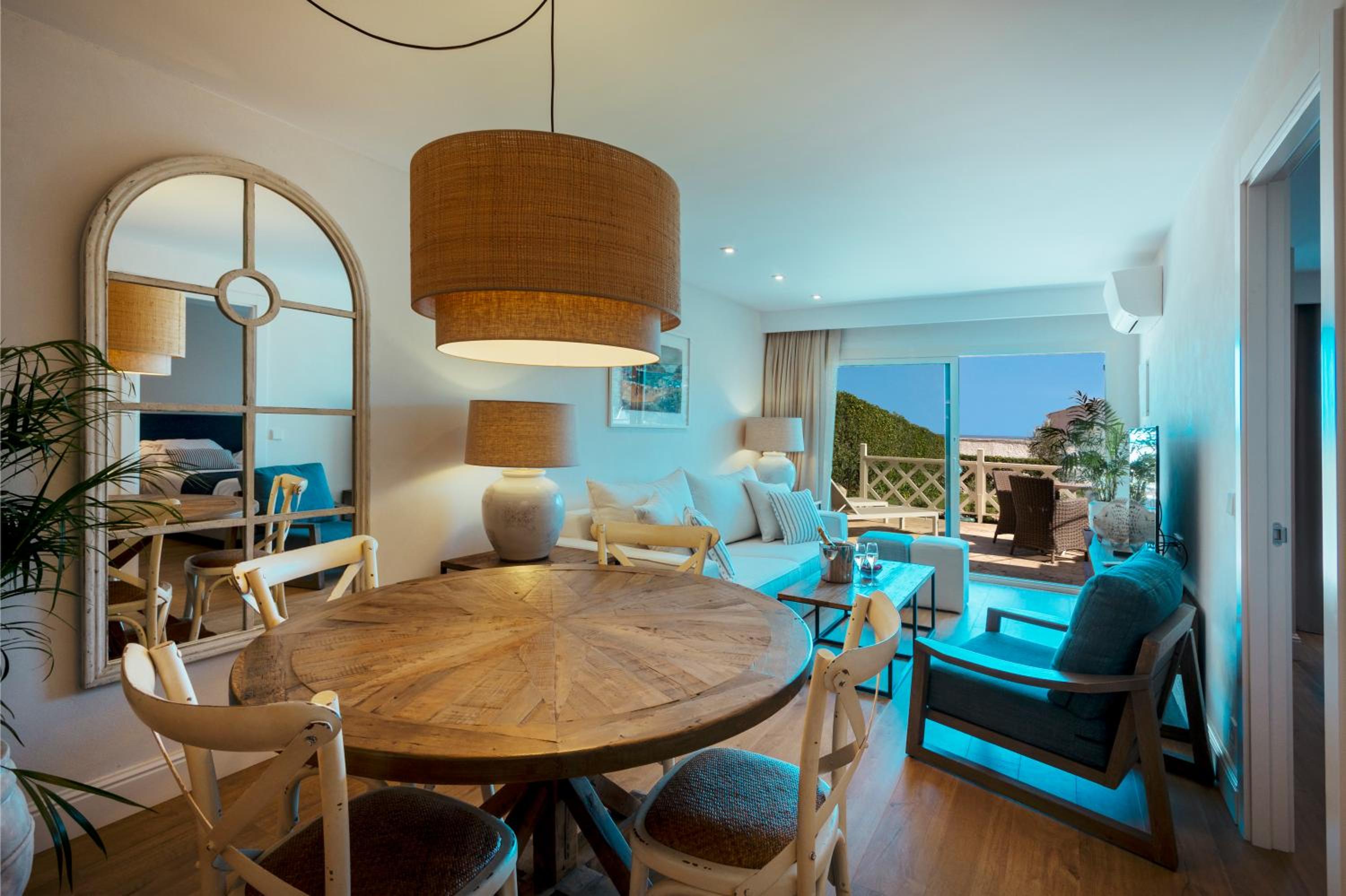 Two-Bedroom Premium Apartment with Garden View photo 2