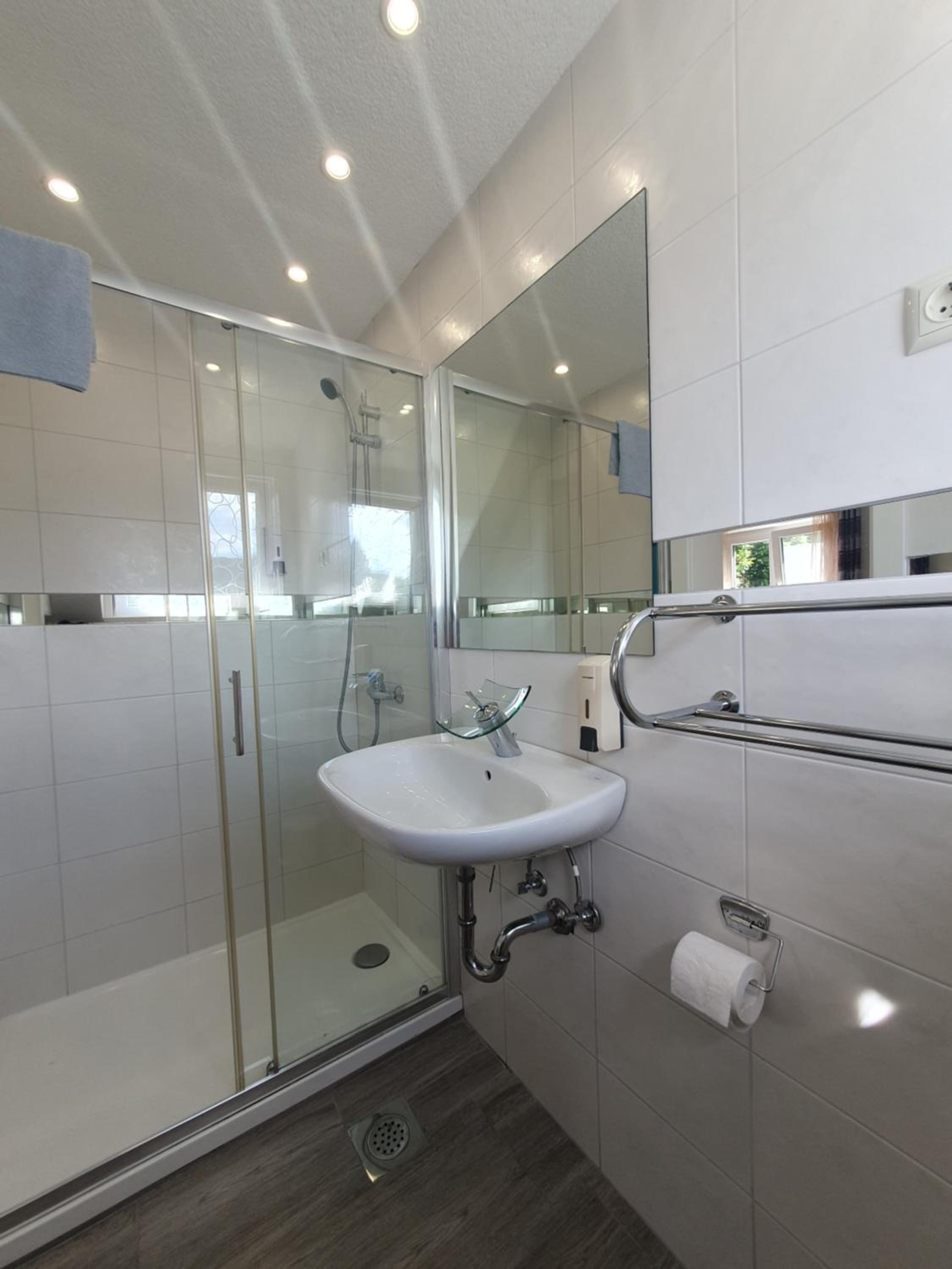 Quadruple Room with Garden View - Photo 17