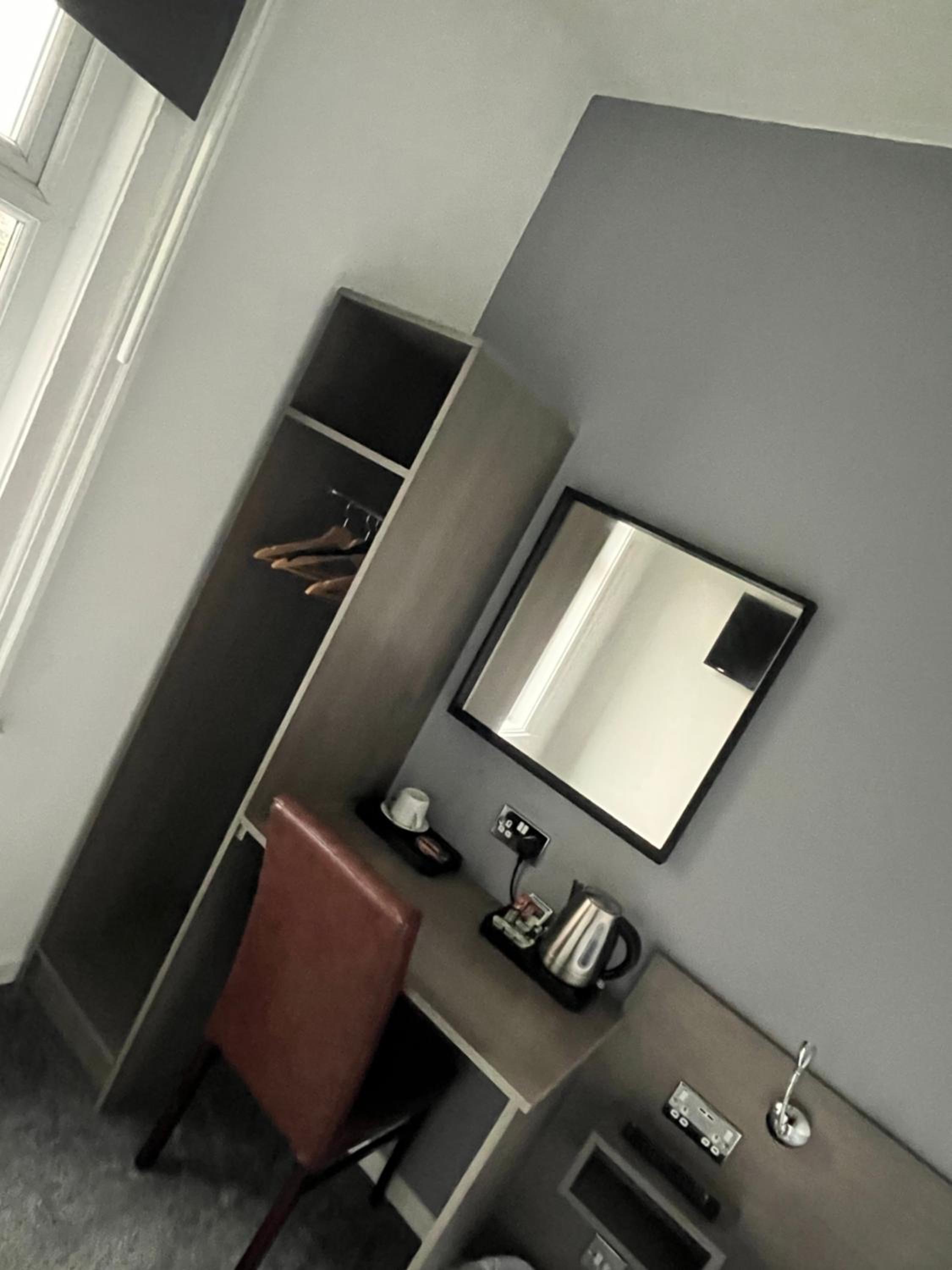 Twin Room with Shower - Photo 6
