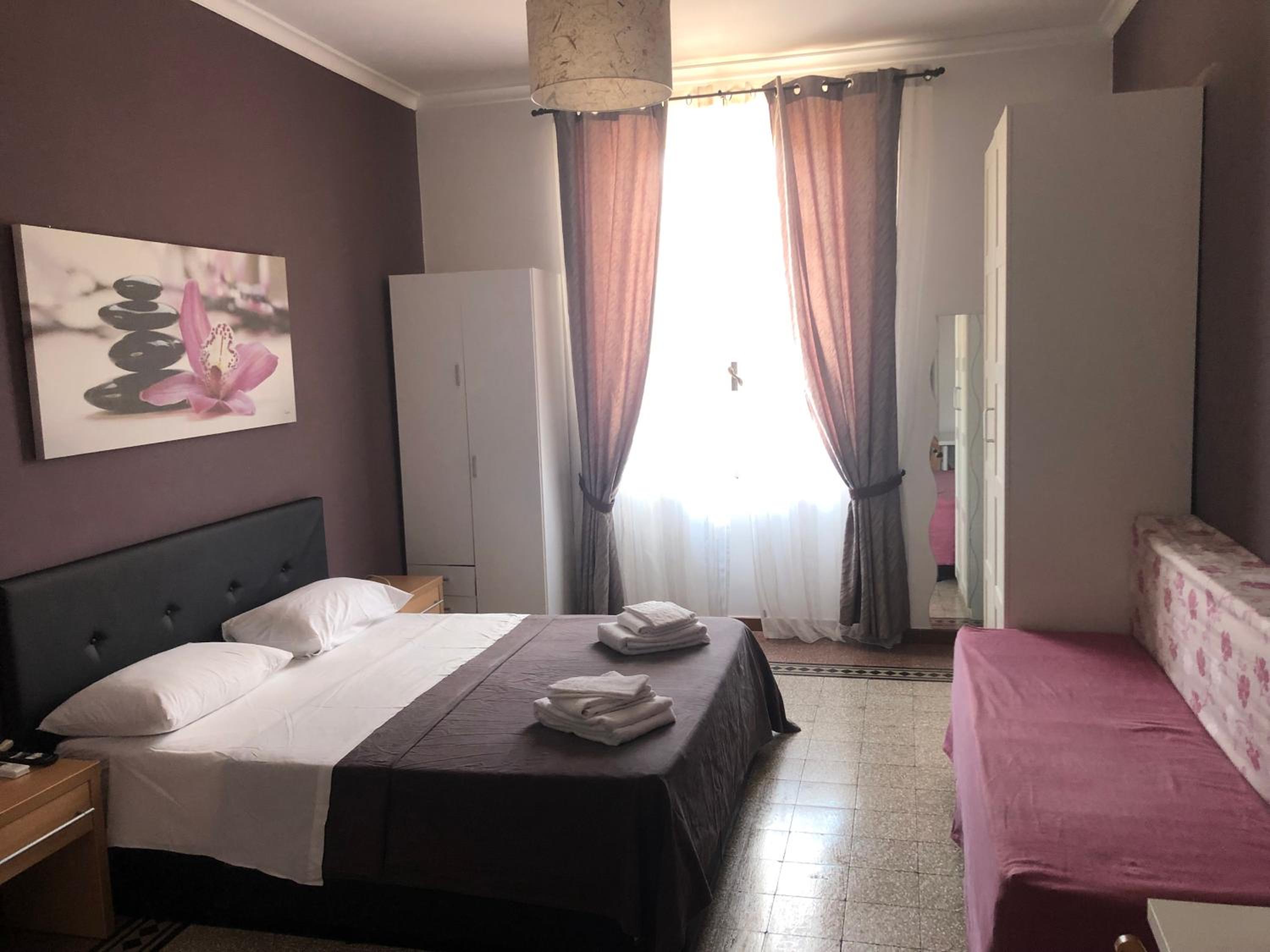 Double Room with Private External Bathroom photo 2