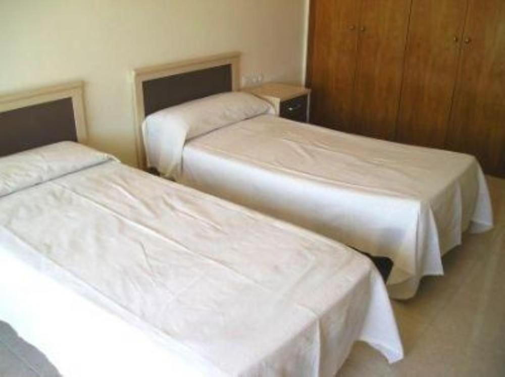 Standard Twin Room with Shared Bathroom photo 1