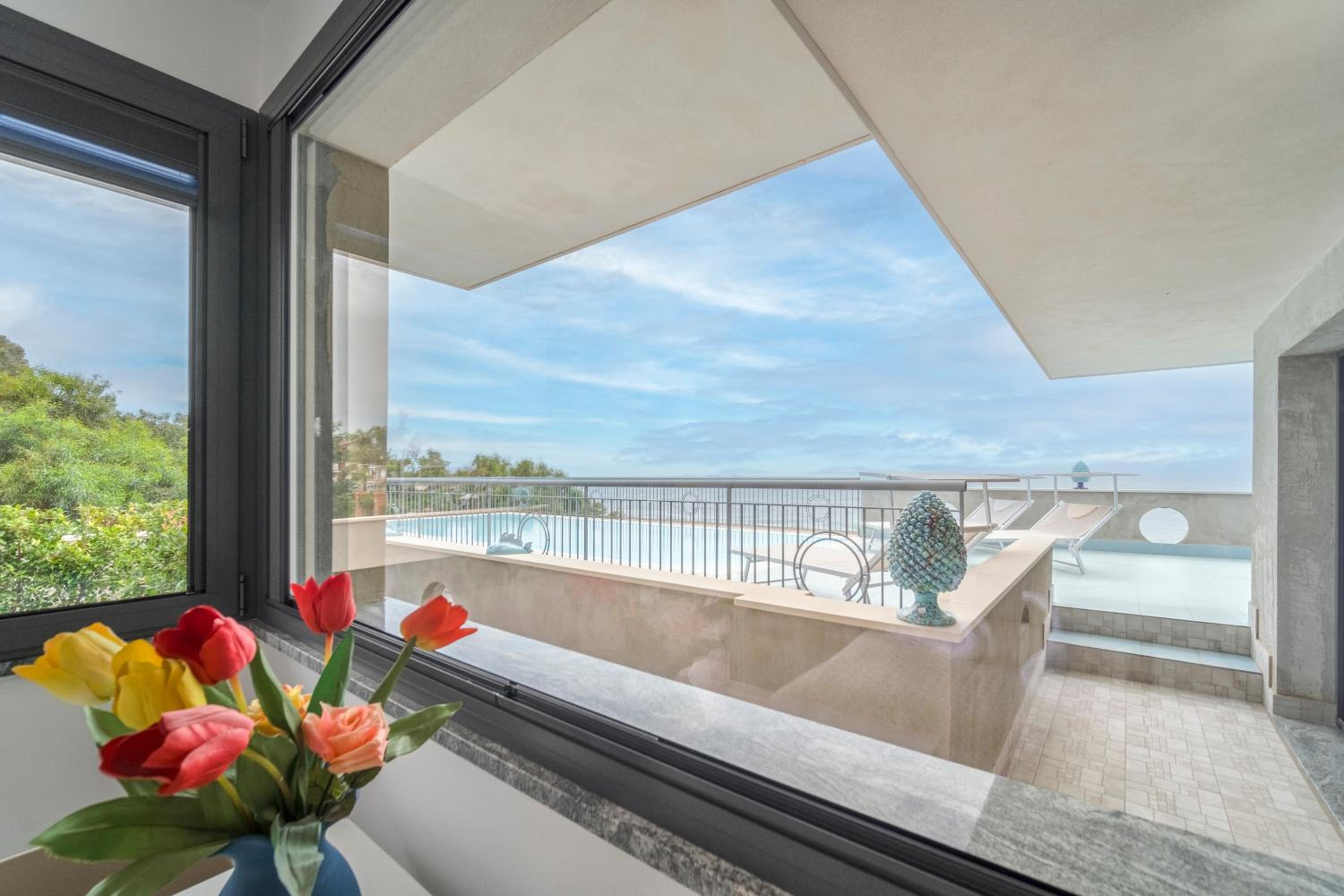 Double Room with Balcony and Sea View