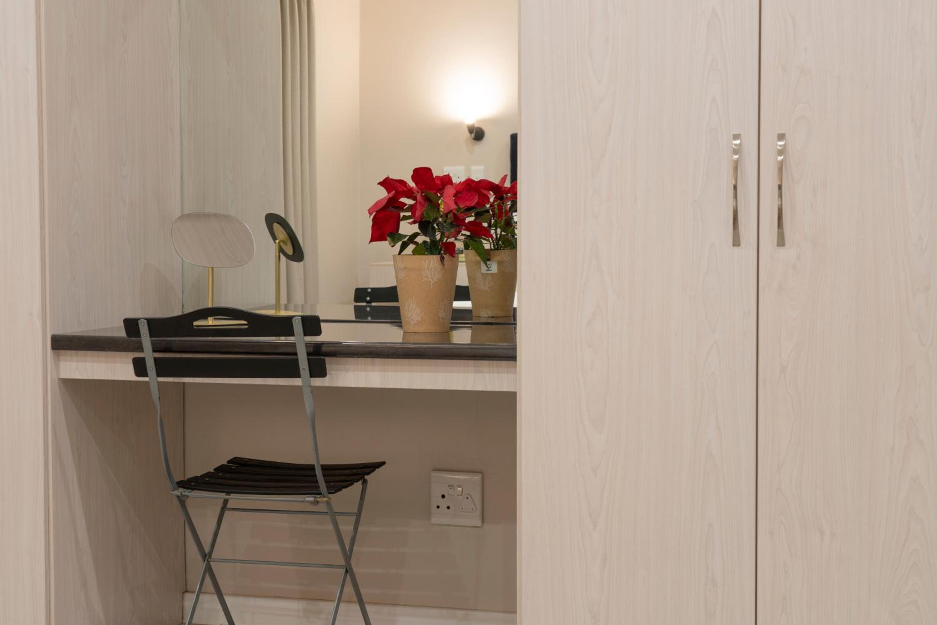 One-Bedroom Apartment - Photo 17