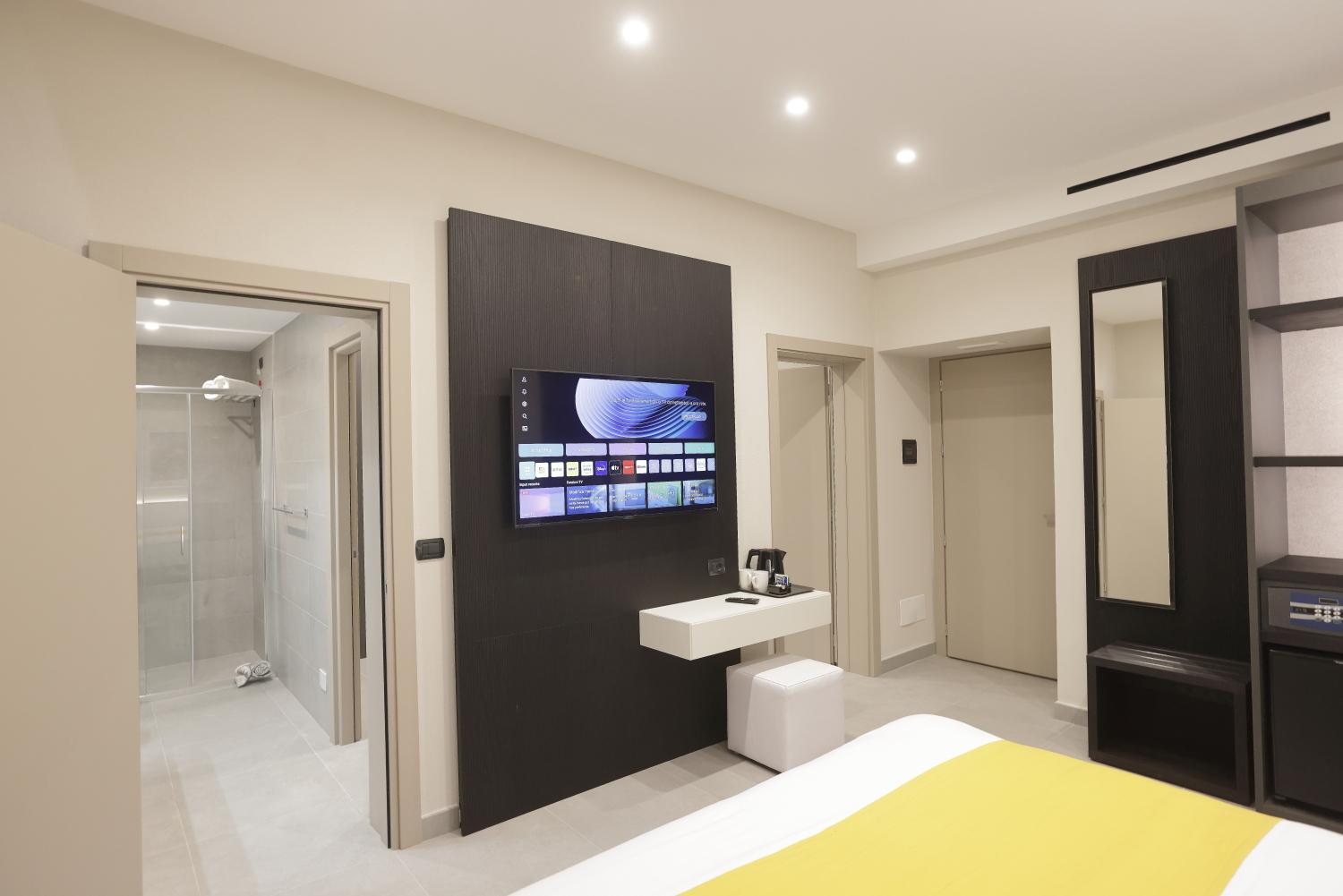 Large Double Room photo 1