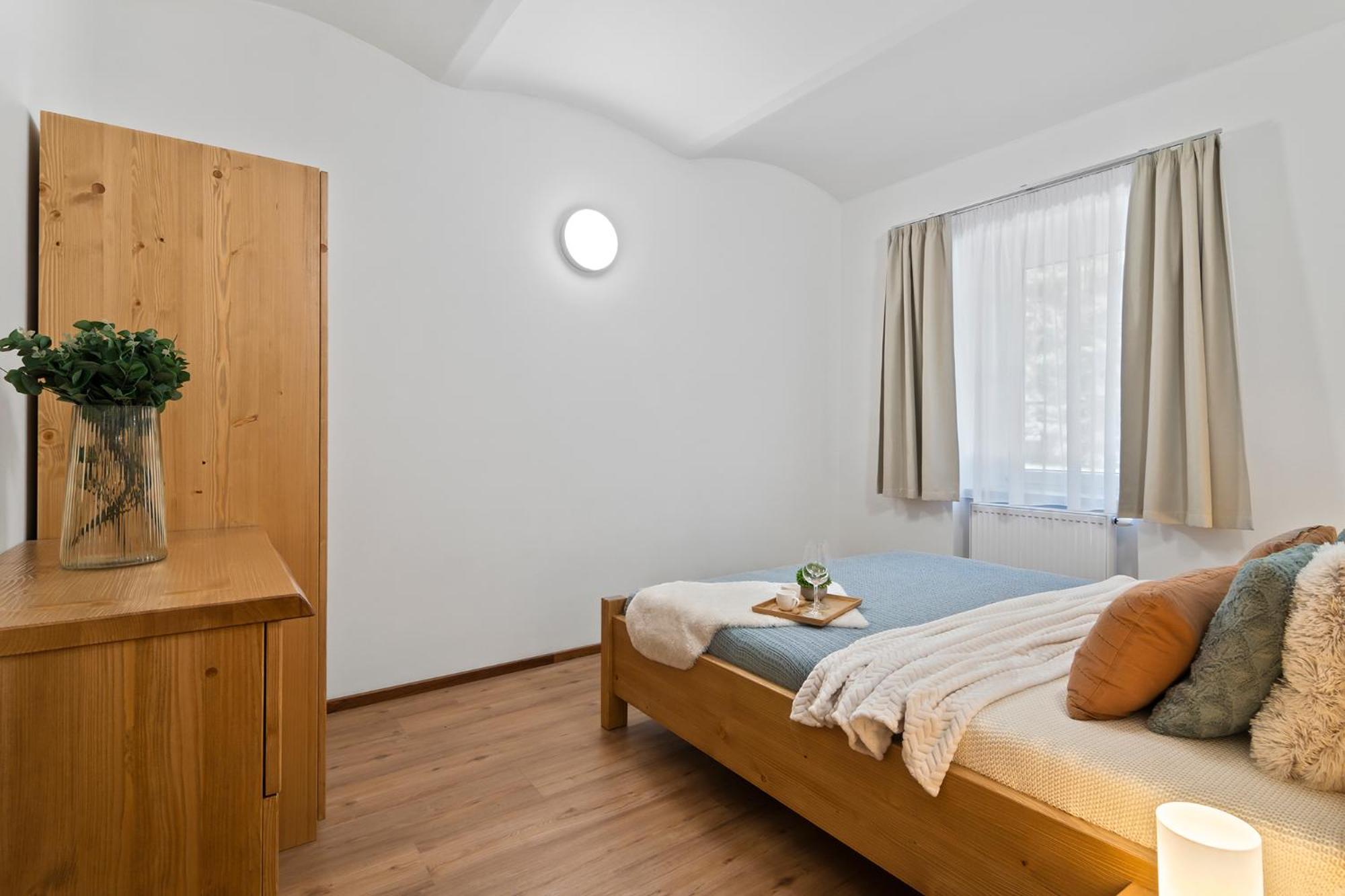 One-Bedroom Apartment photo 1