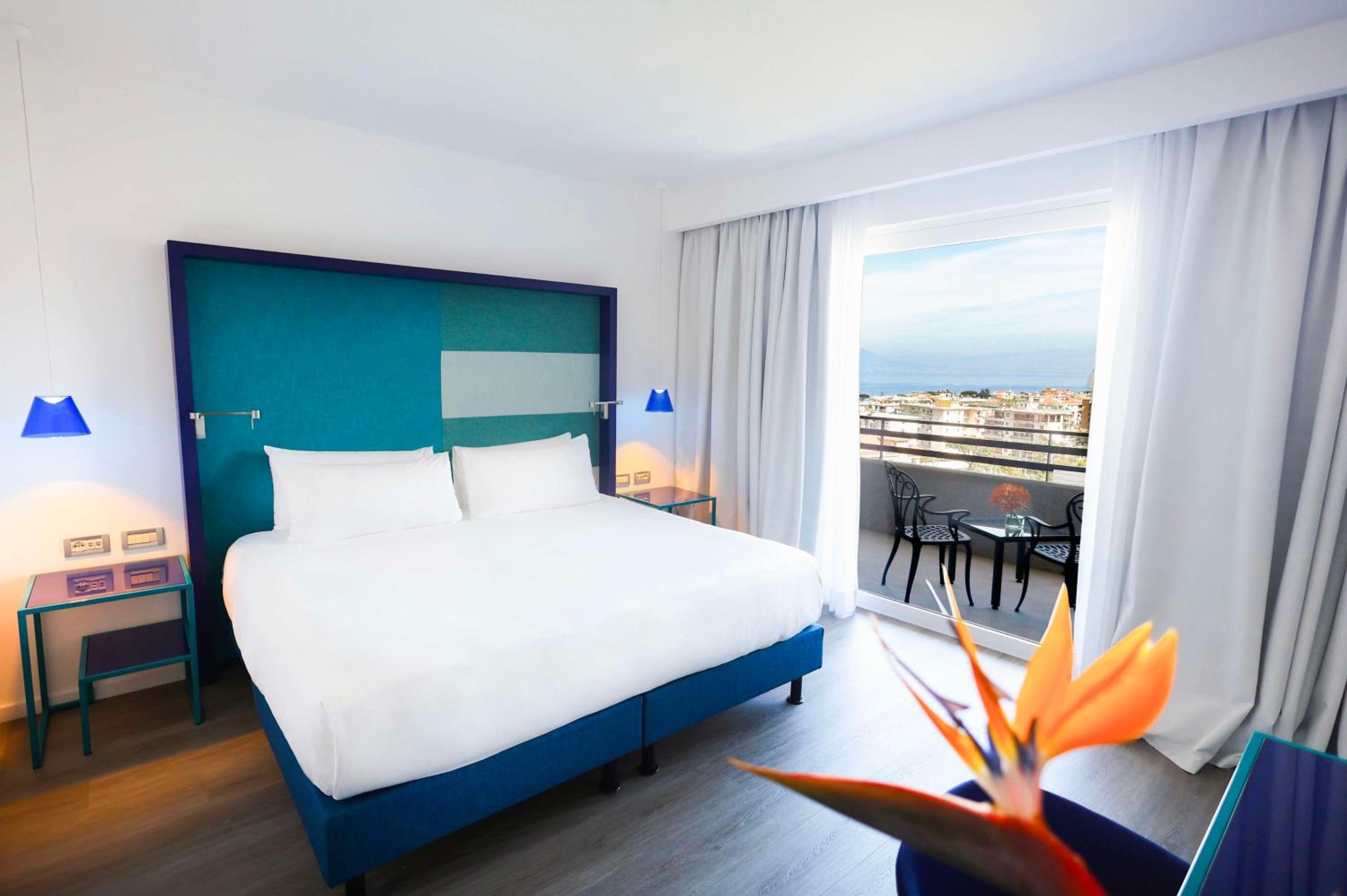Superior King Room with Sea View - Photo 7