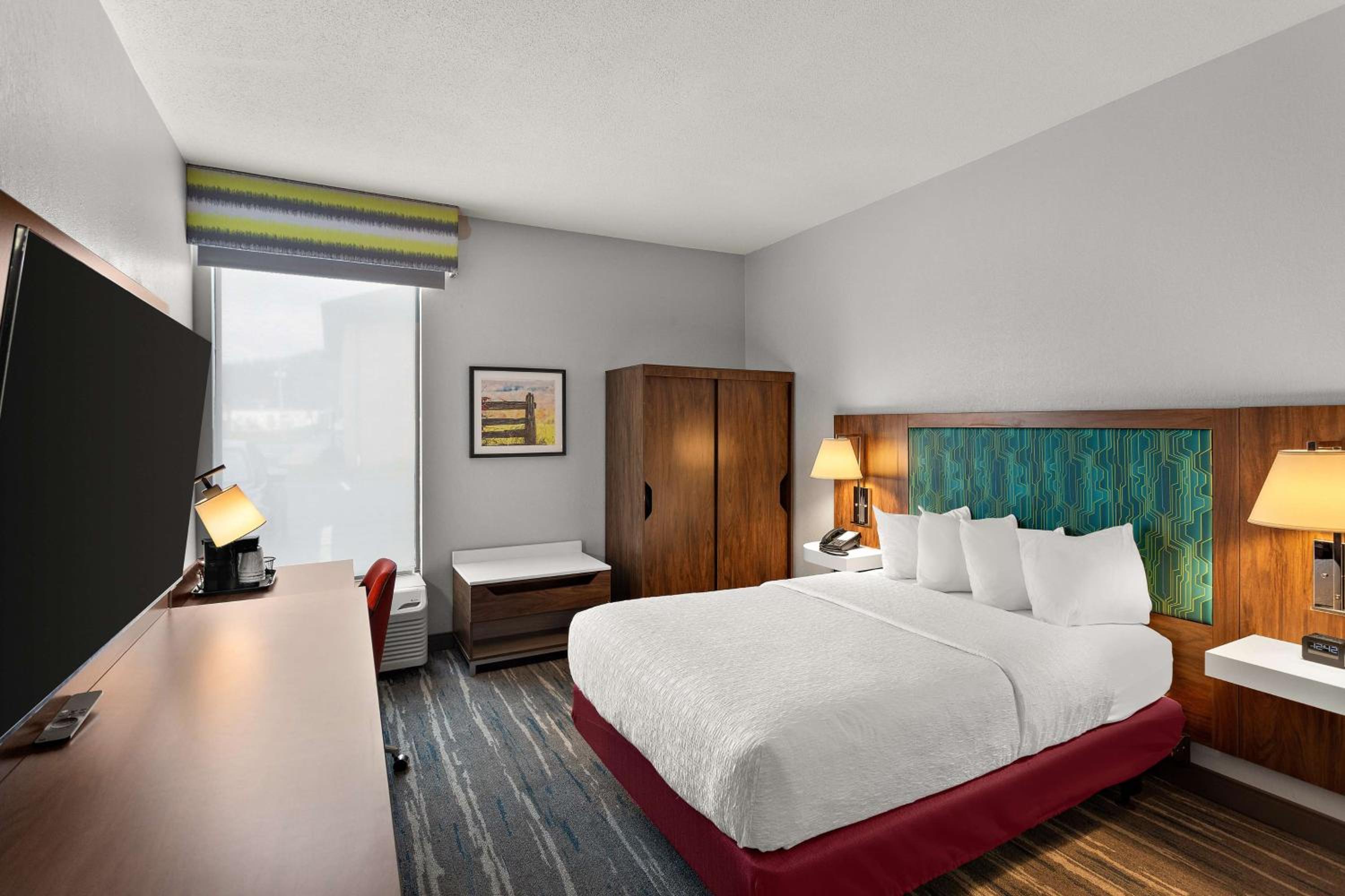Double Room with Roll-In Shower - Mobility Access/Non-Smoking photo 2