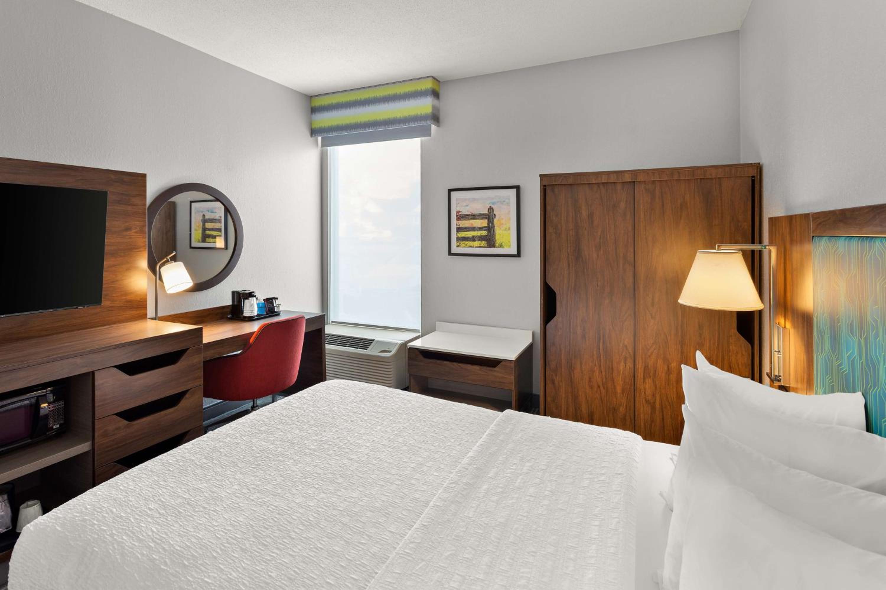 Double Room with Roll-In Shower - Mobility Access/Non-Smoking photo 1