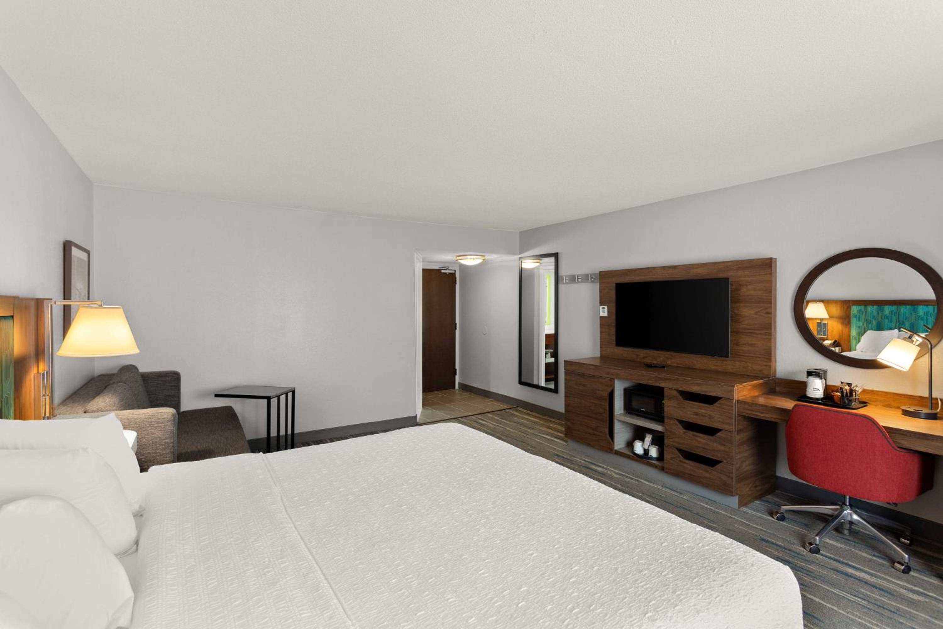 King Room with Sofa Bed - Non-Smoking photo 1