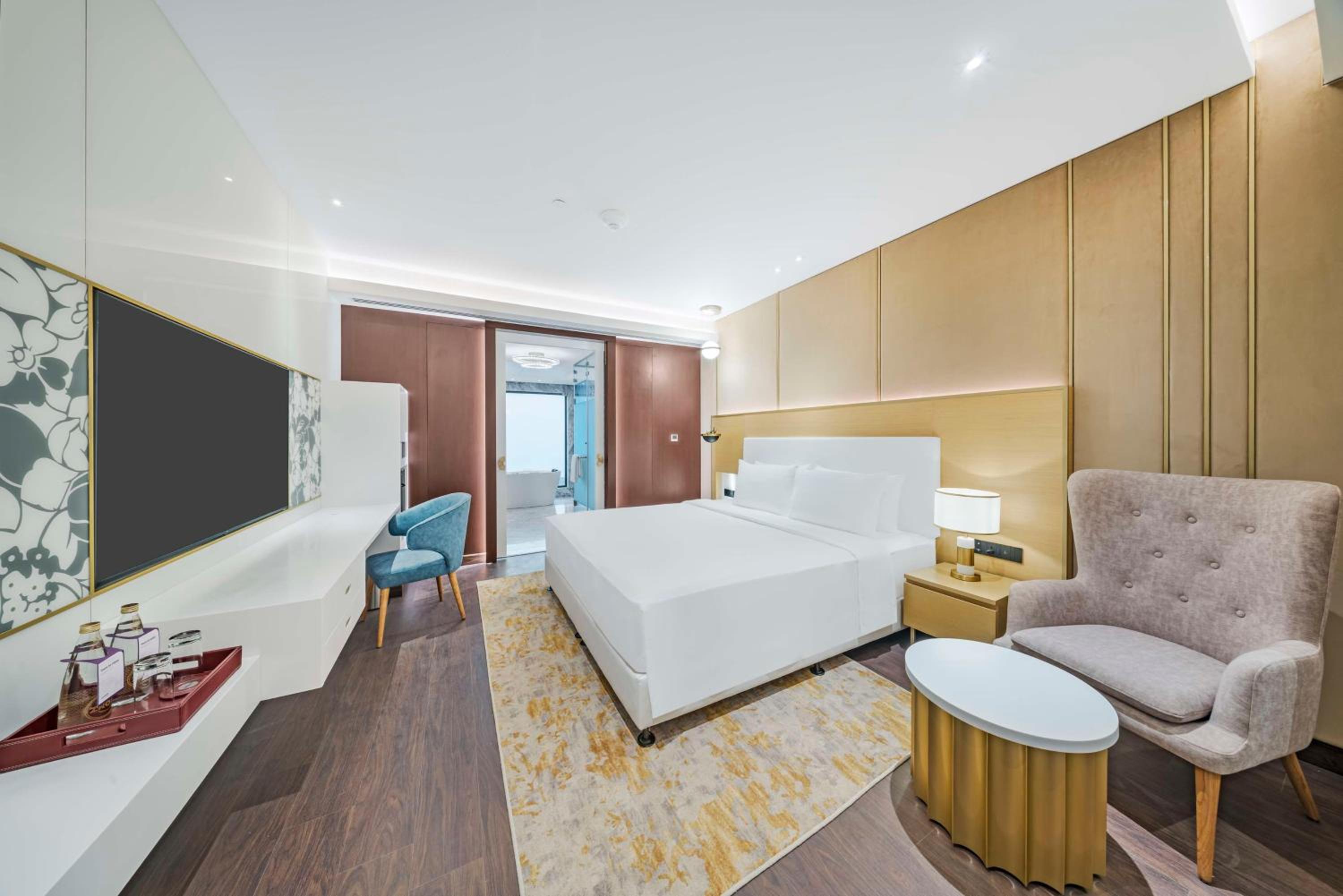 One-Bedroom Suite with Airport Transfers and Club Lounge access