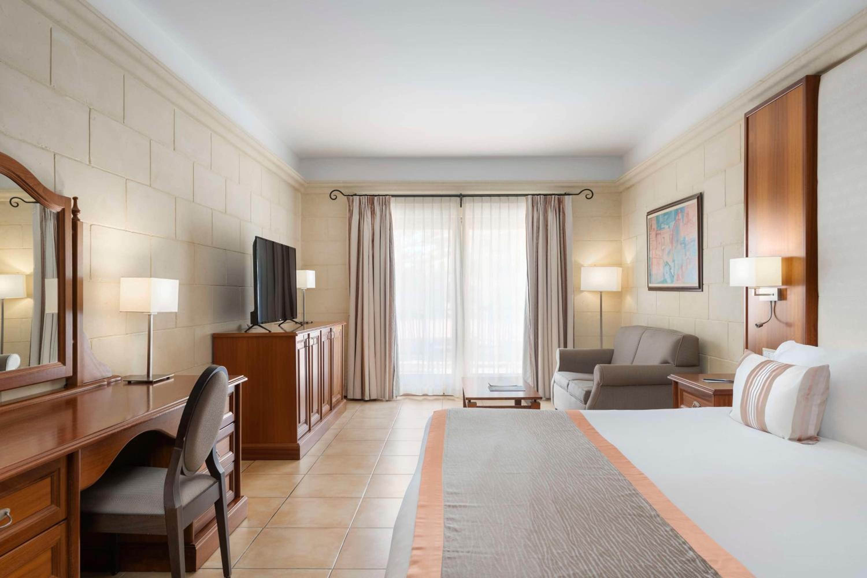 Grand Deluxe Pool View Room - Photo 1