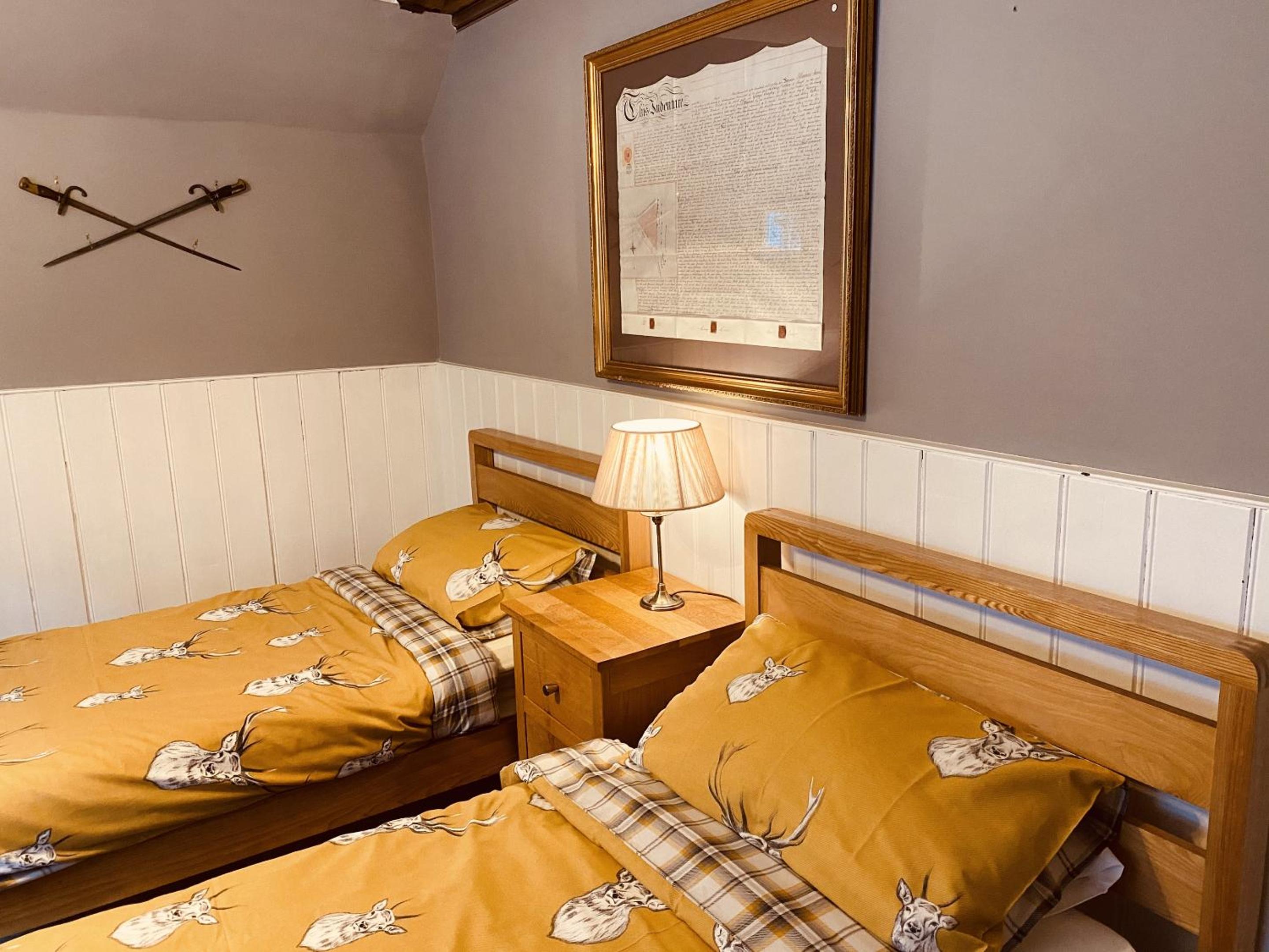 Twin Room with Private Bathroom photo 2