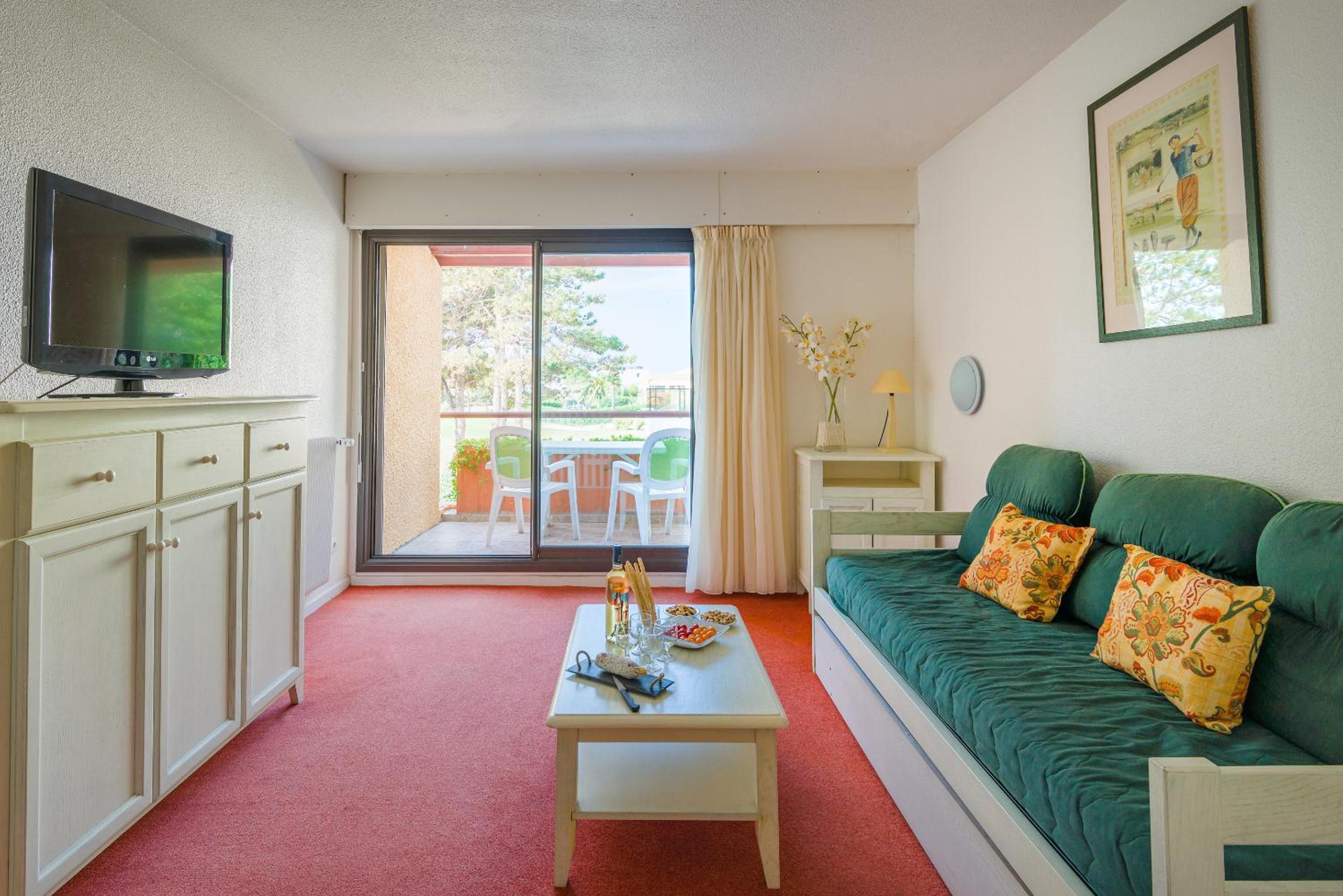 One-Bedroom Apartment with Alcove/Mezzanine (6 Adults)