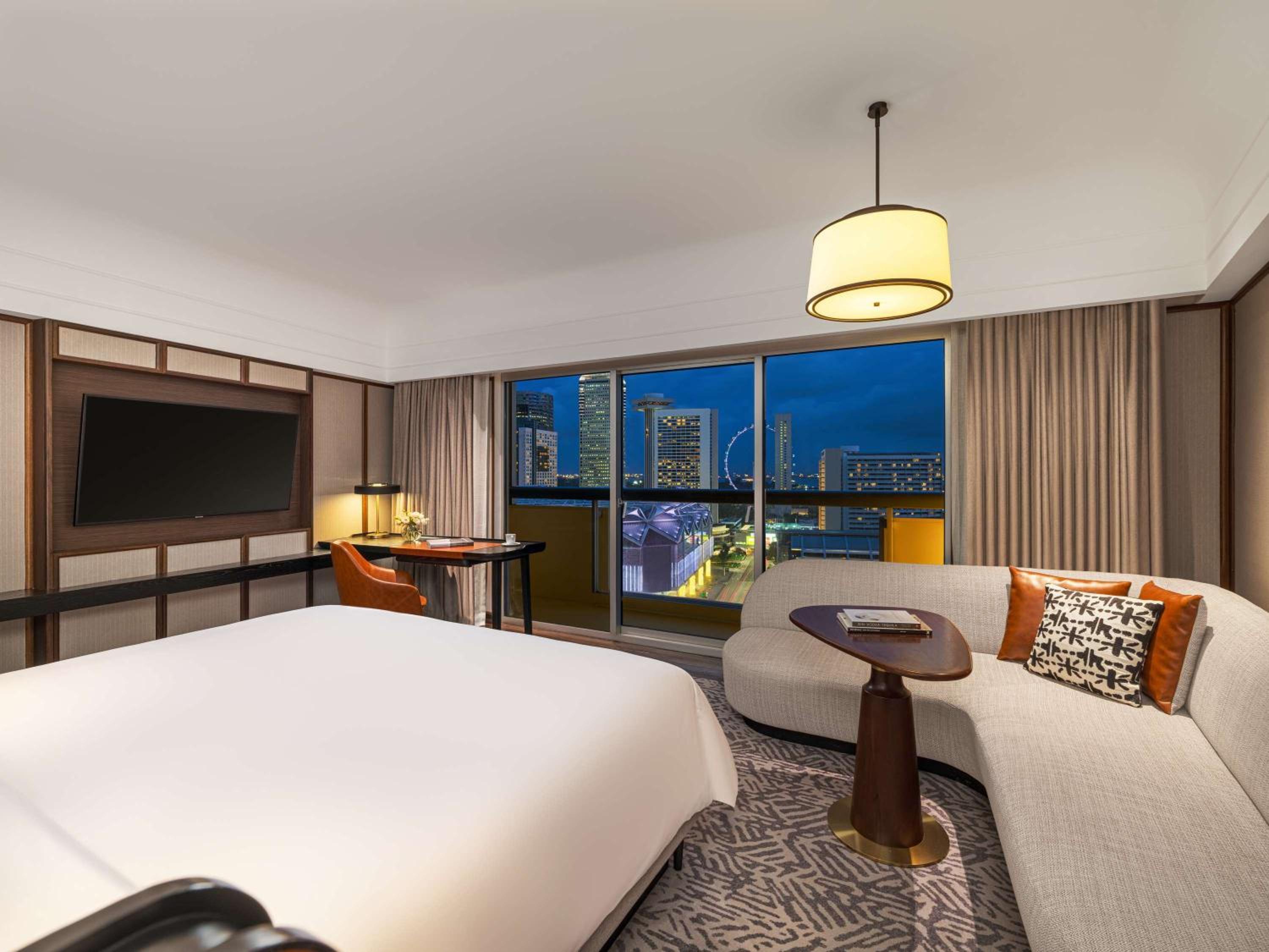 Deluxe Marina Bay, 1 King, Balcony, Marina Bay View