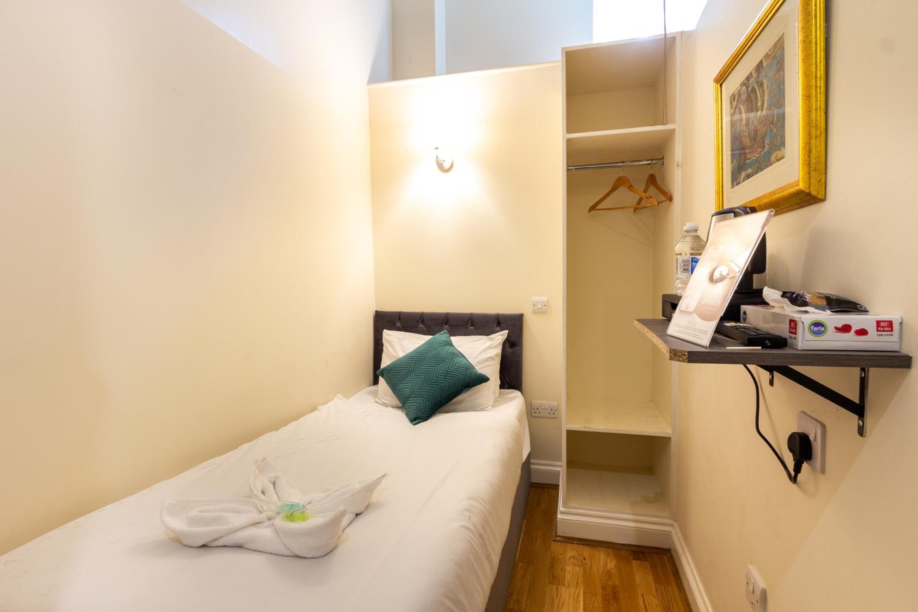 Single Room photo 3