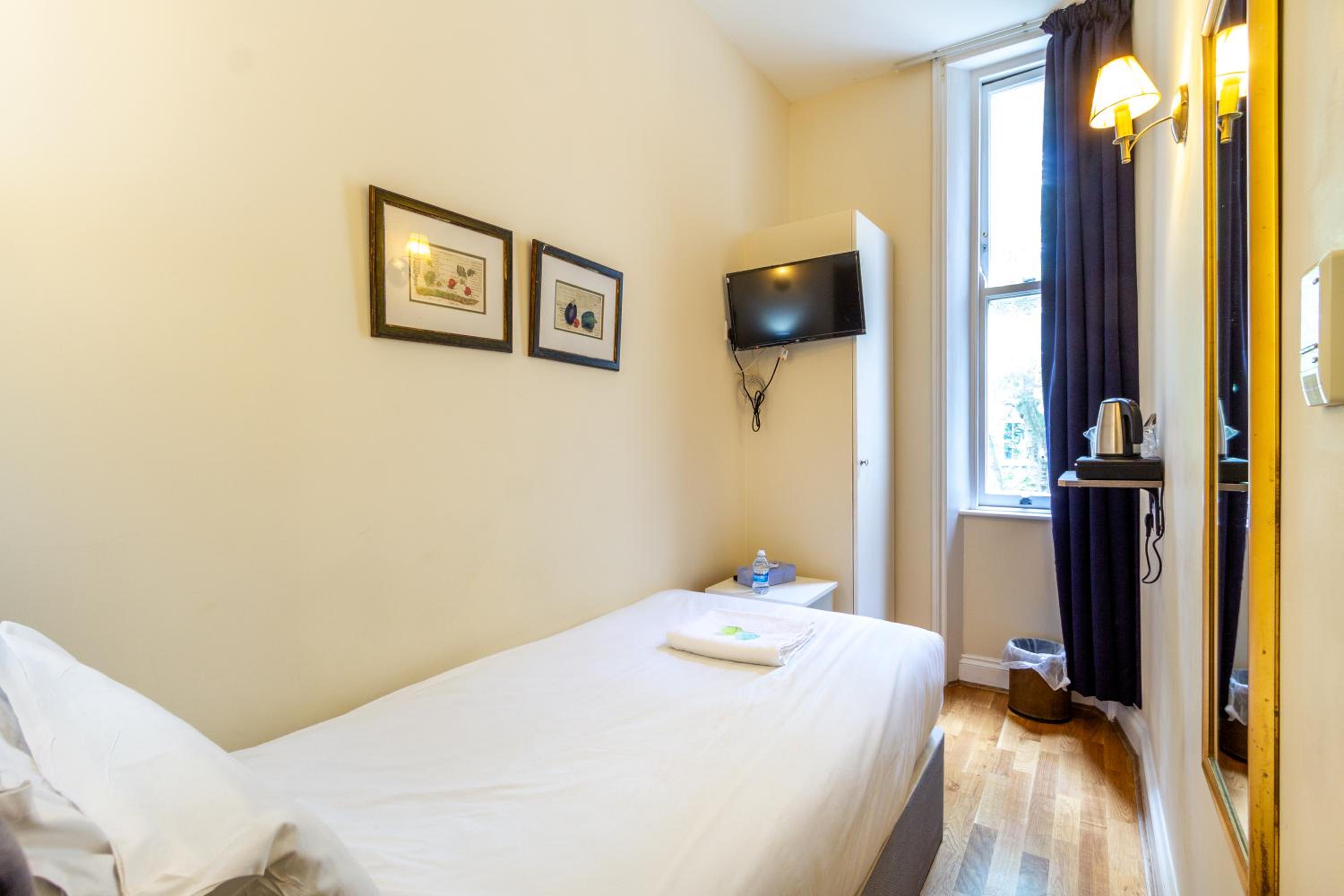 Single Room photo 2