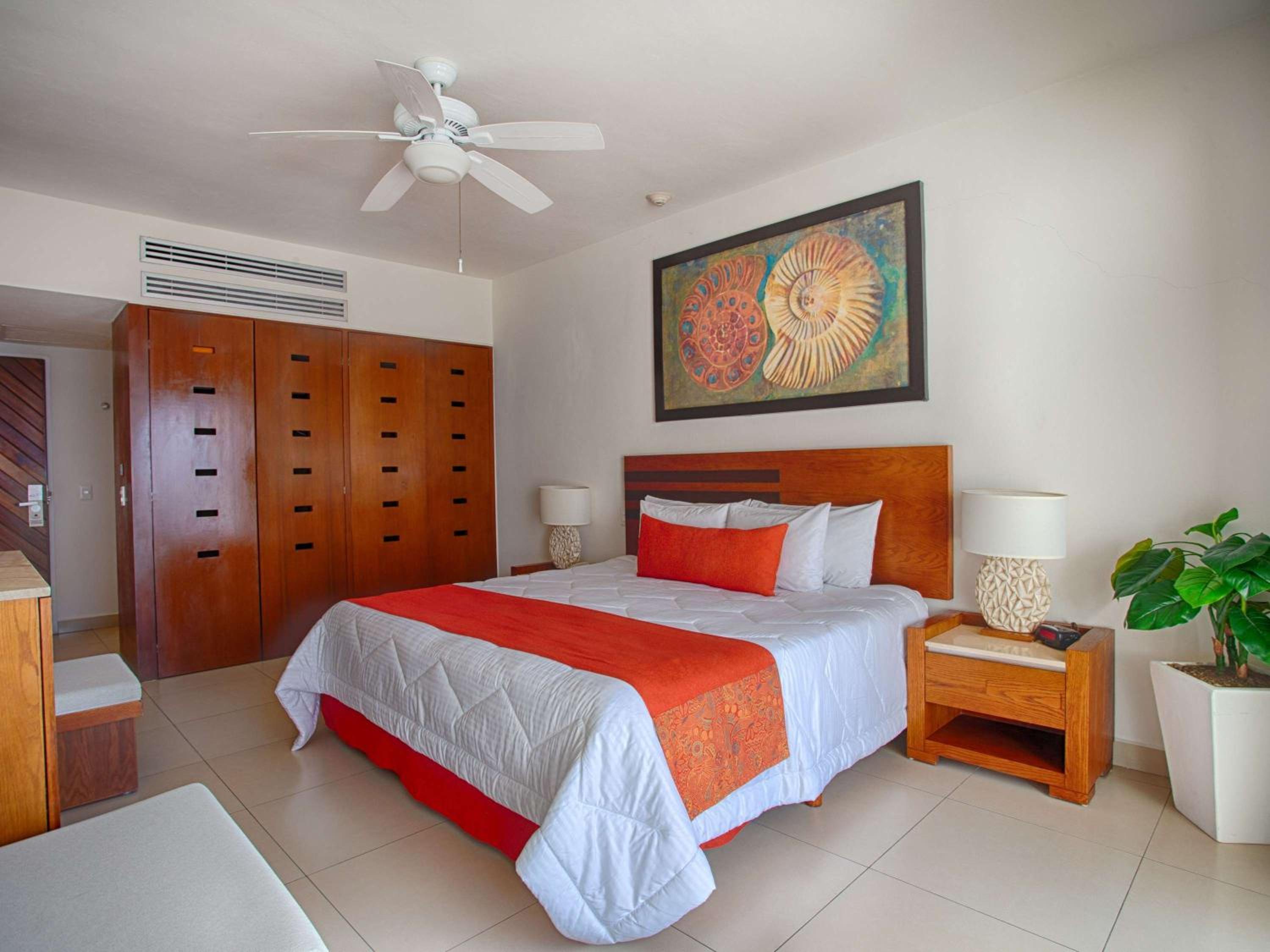 Resort Grand King Room with Sofa Bed and Balcony or Terrace