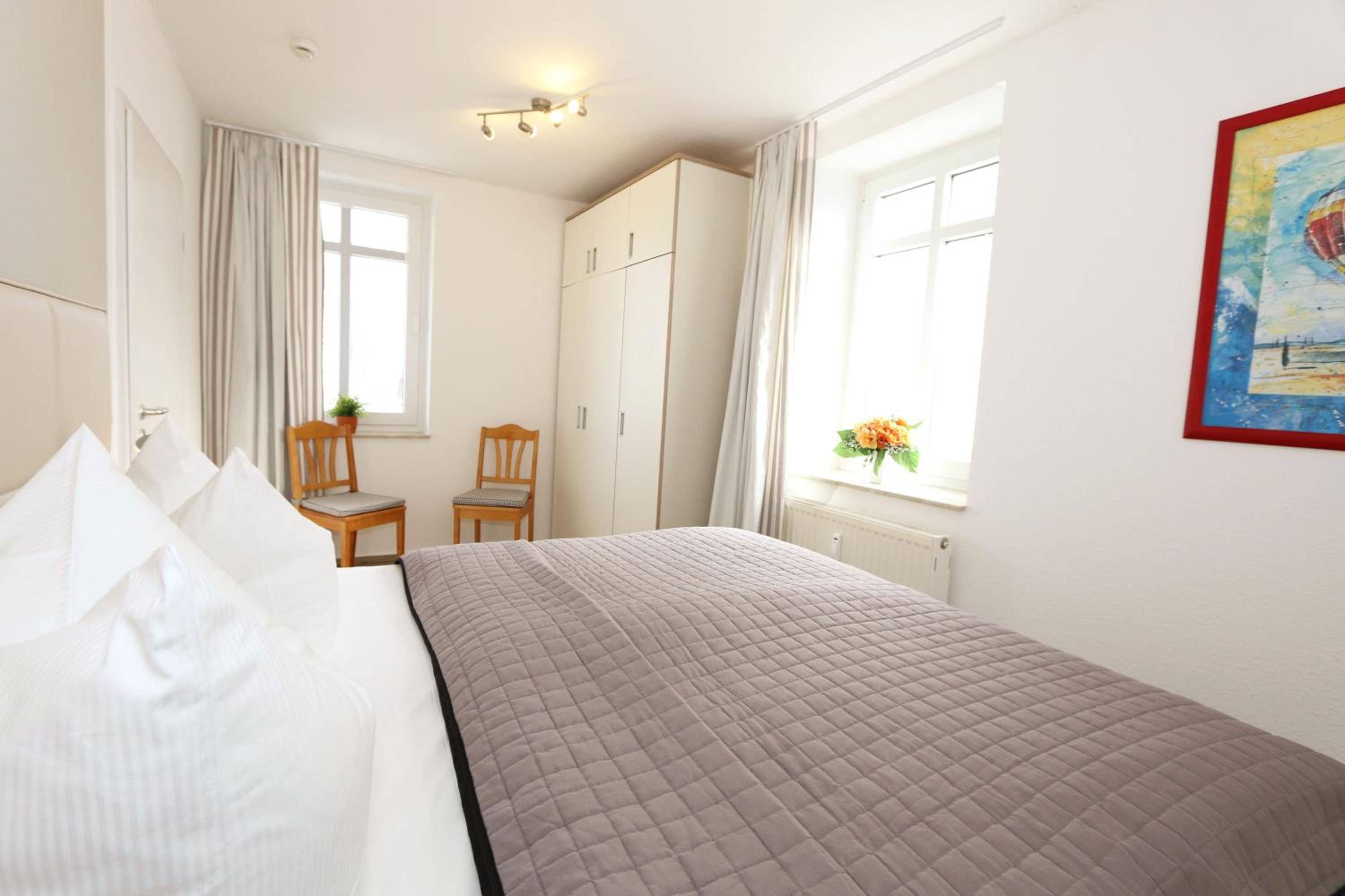 One-Bedroom Apartment with Balcony photo 3