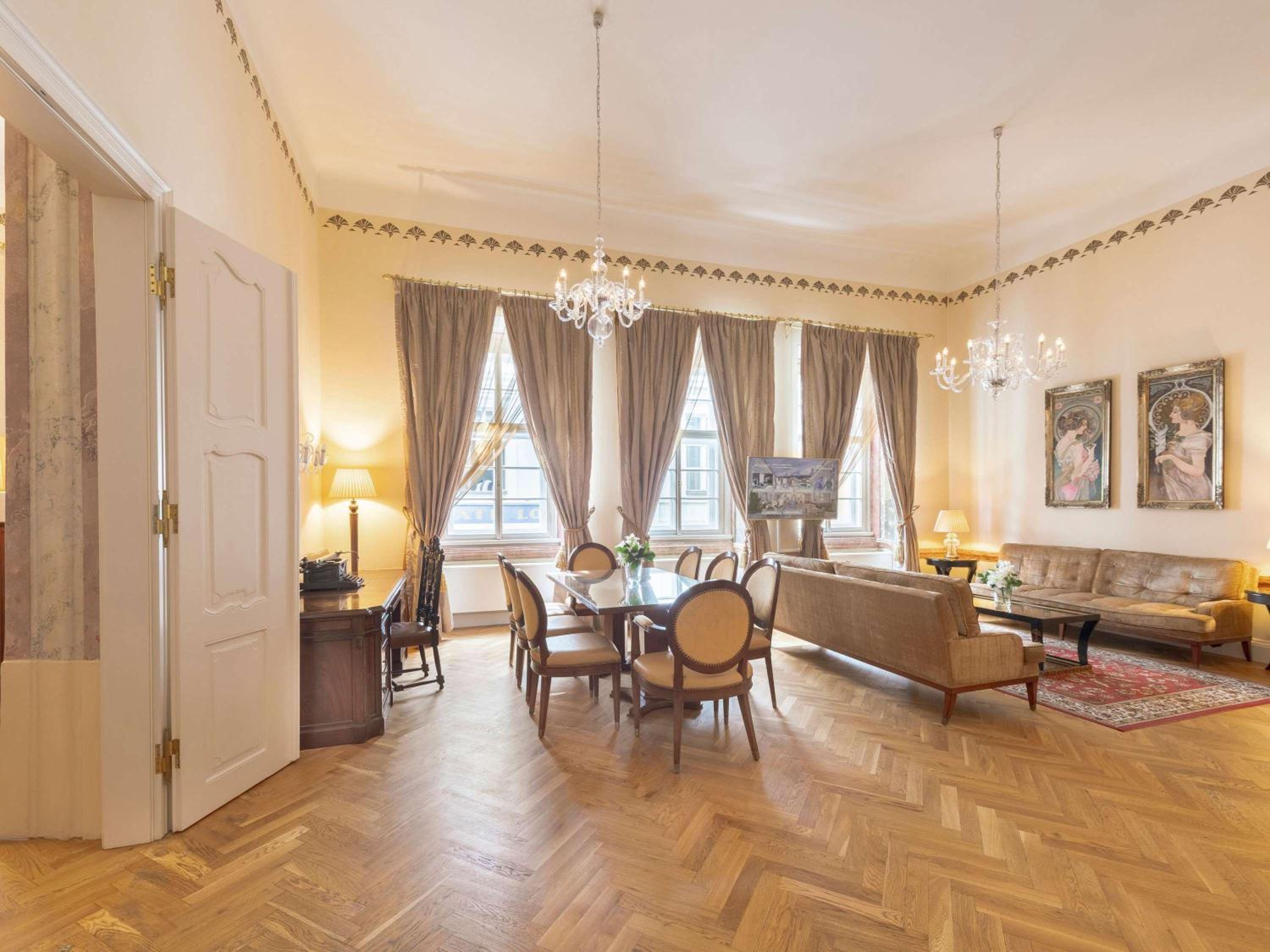 Mucha King Suite with Street View