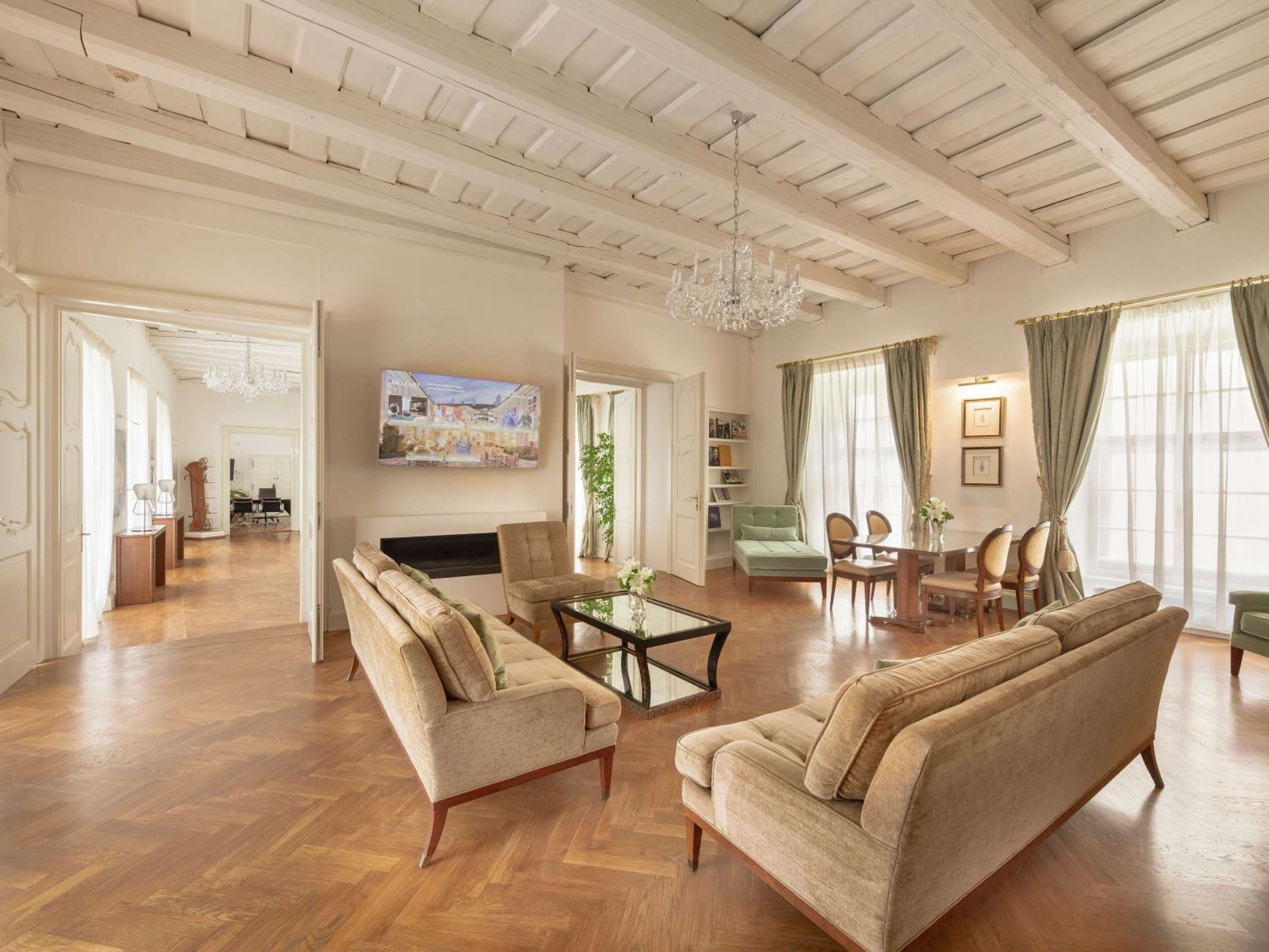 One-Bedroom Presidential King Suite with Kitchen and Dining Hall