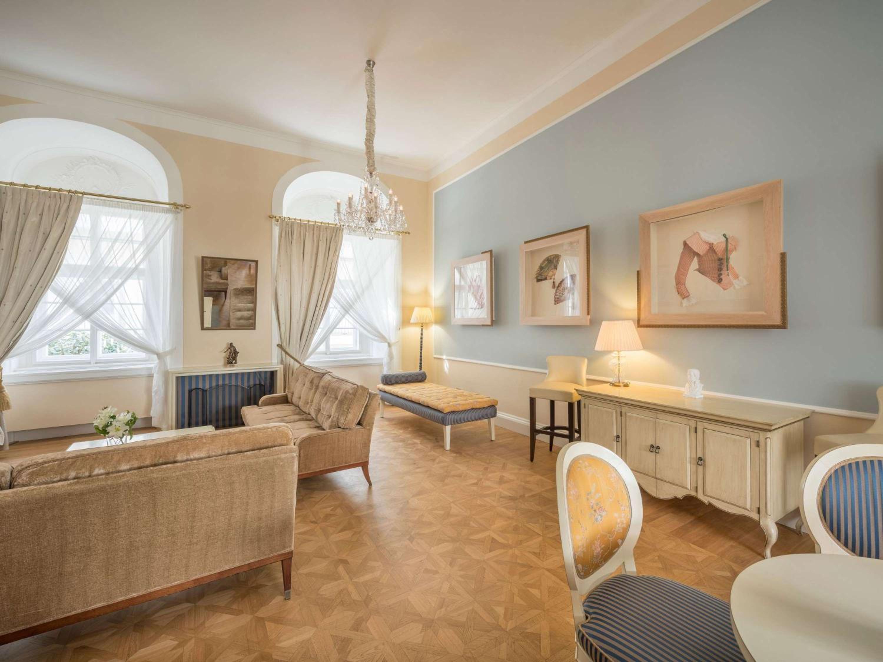 Mozart King Suite with Courtyard View