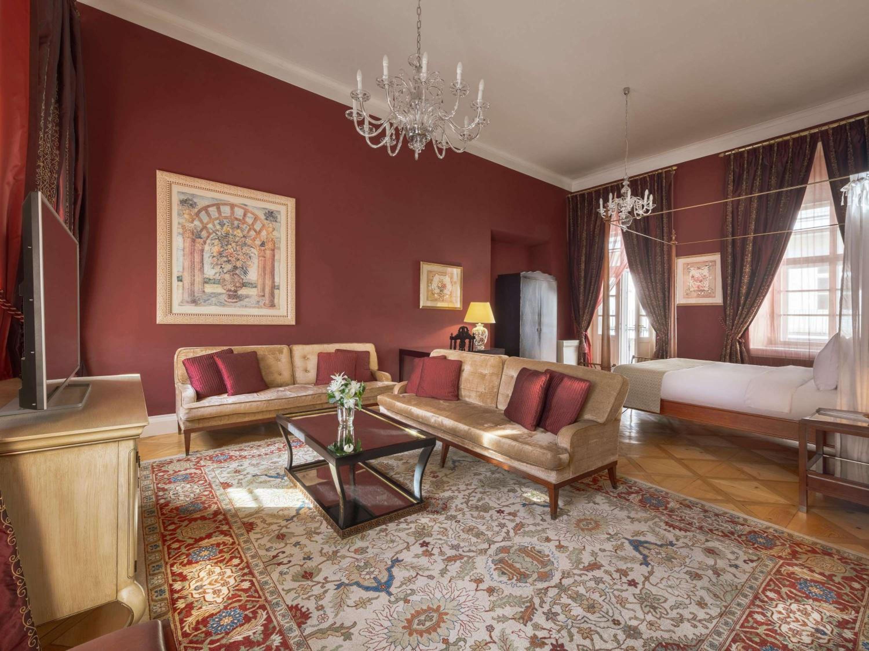 Royal Palace King Suite with Balcony and Courtyard View