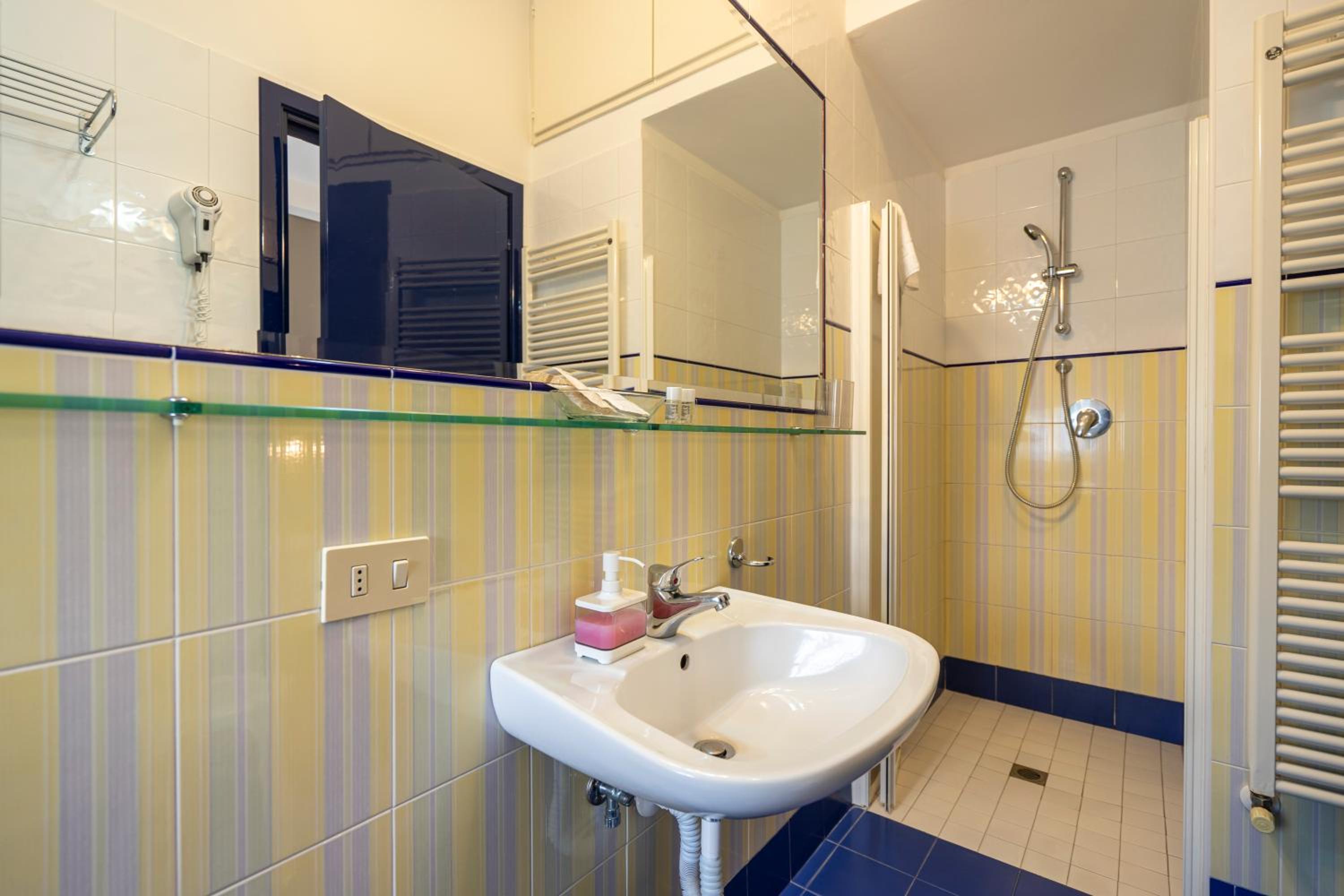 Superior Double or Twin Room - Photo 4