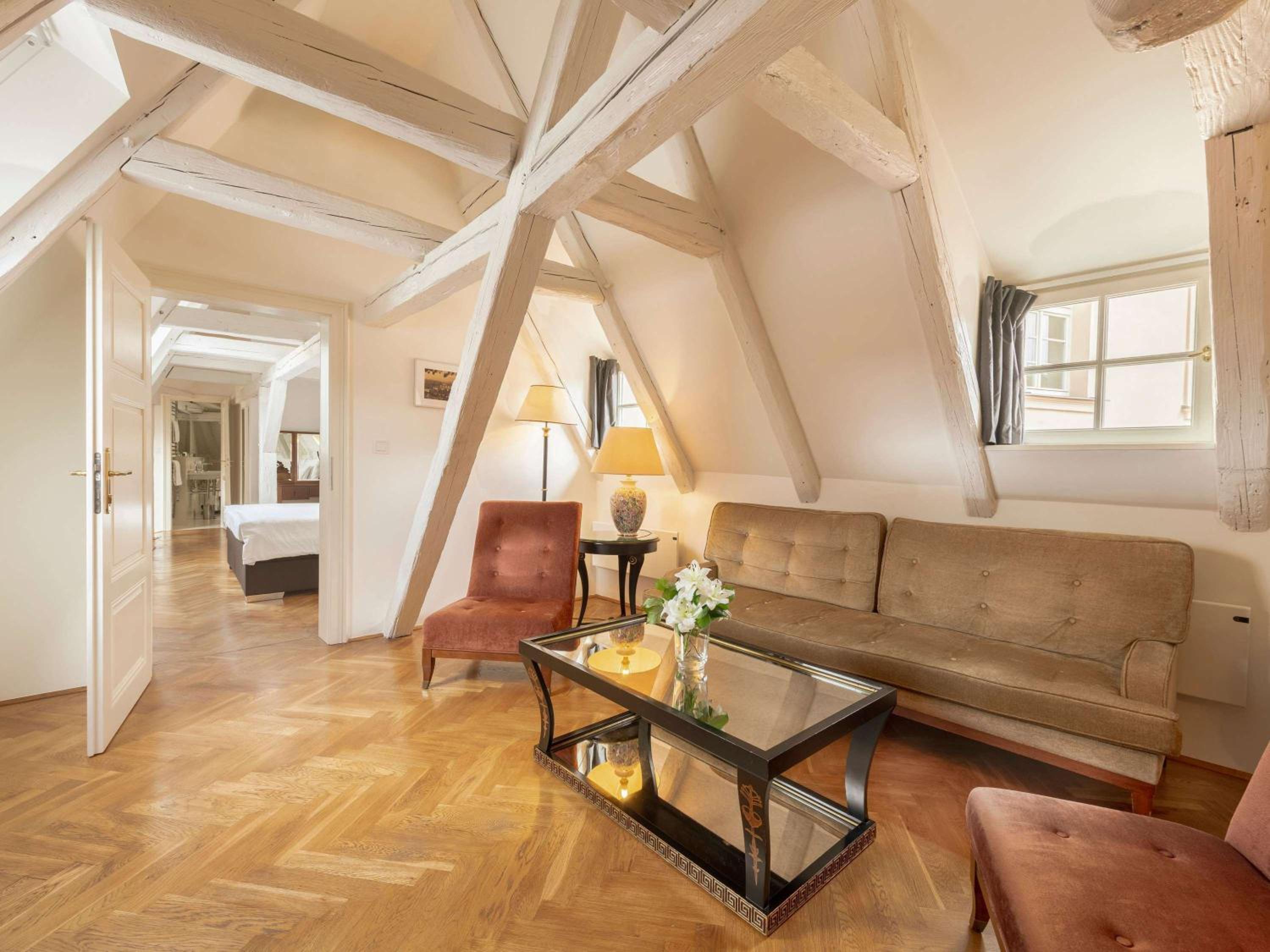 Deluxe King Suite