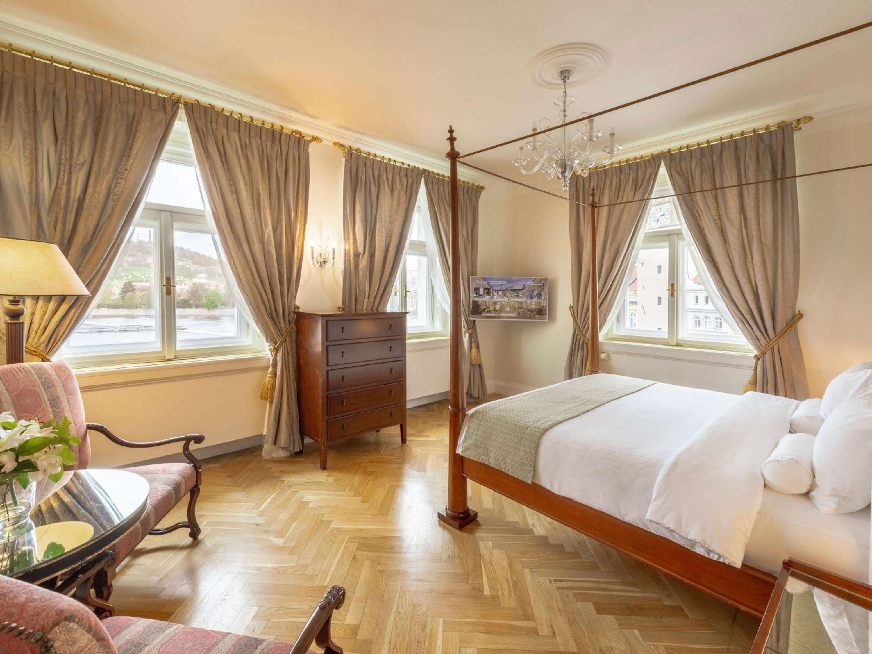 Deluxe King Room with River View