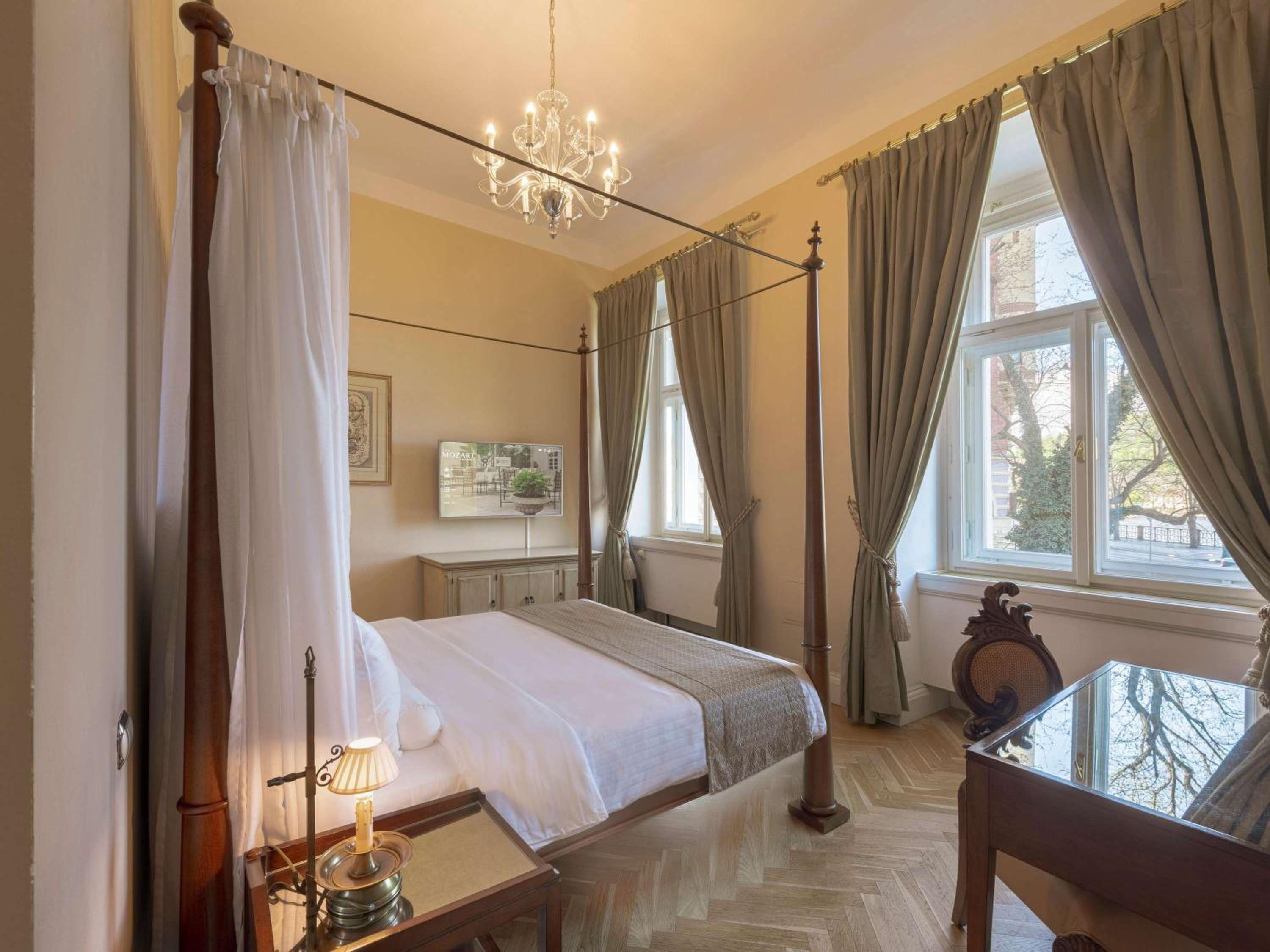 Constanze King Suite with Balcony and Castle View