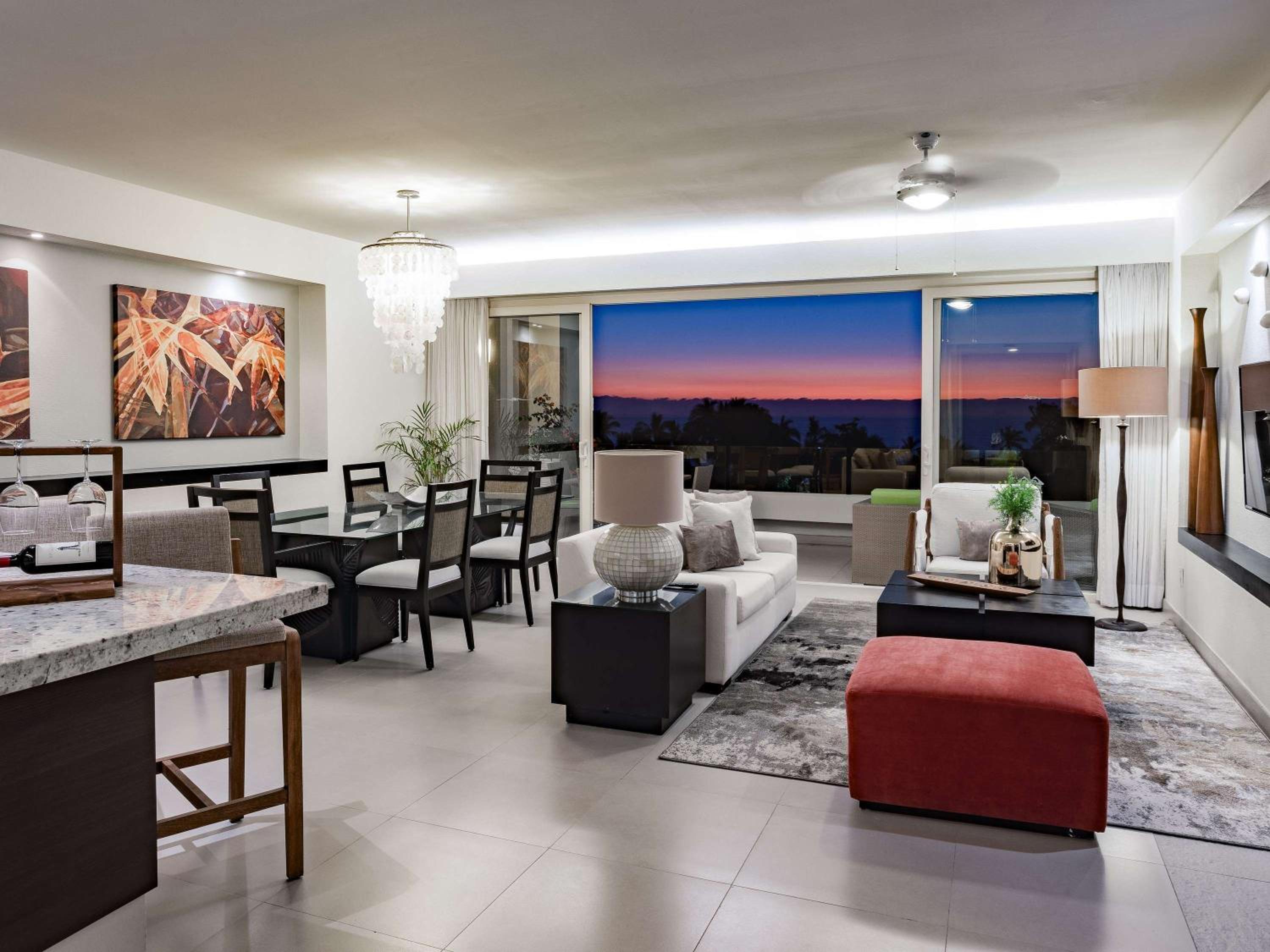 One-Bedroom King Room with Two Double Beds and Balcony - Kitchen, photo 6