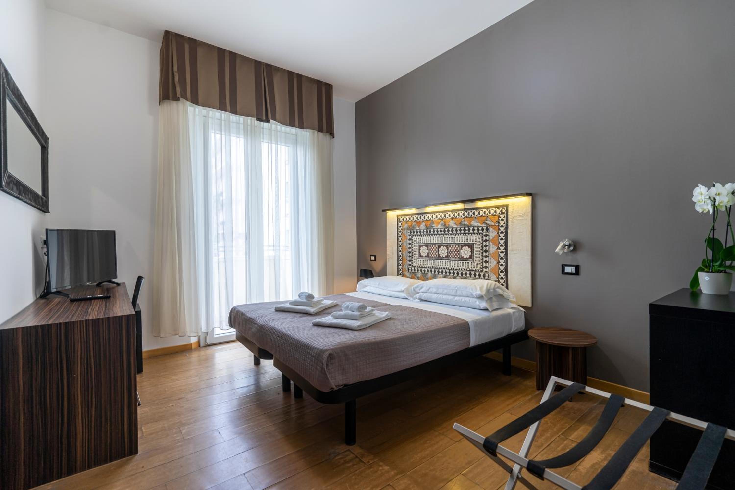Superior Double or Twin Room - Photo 11