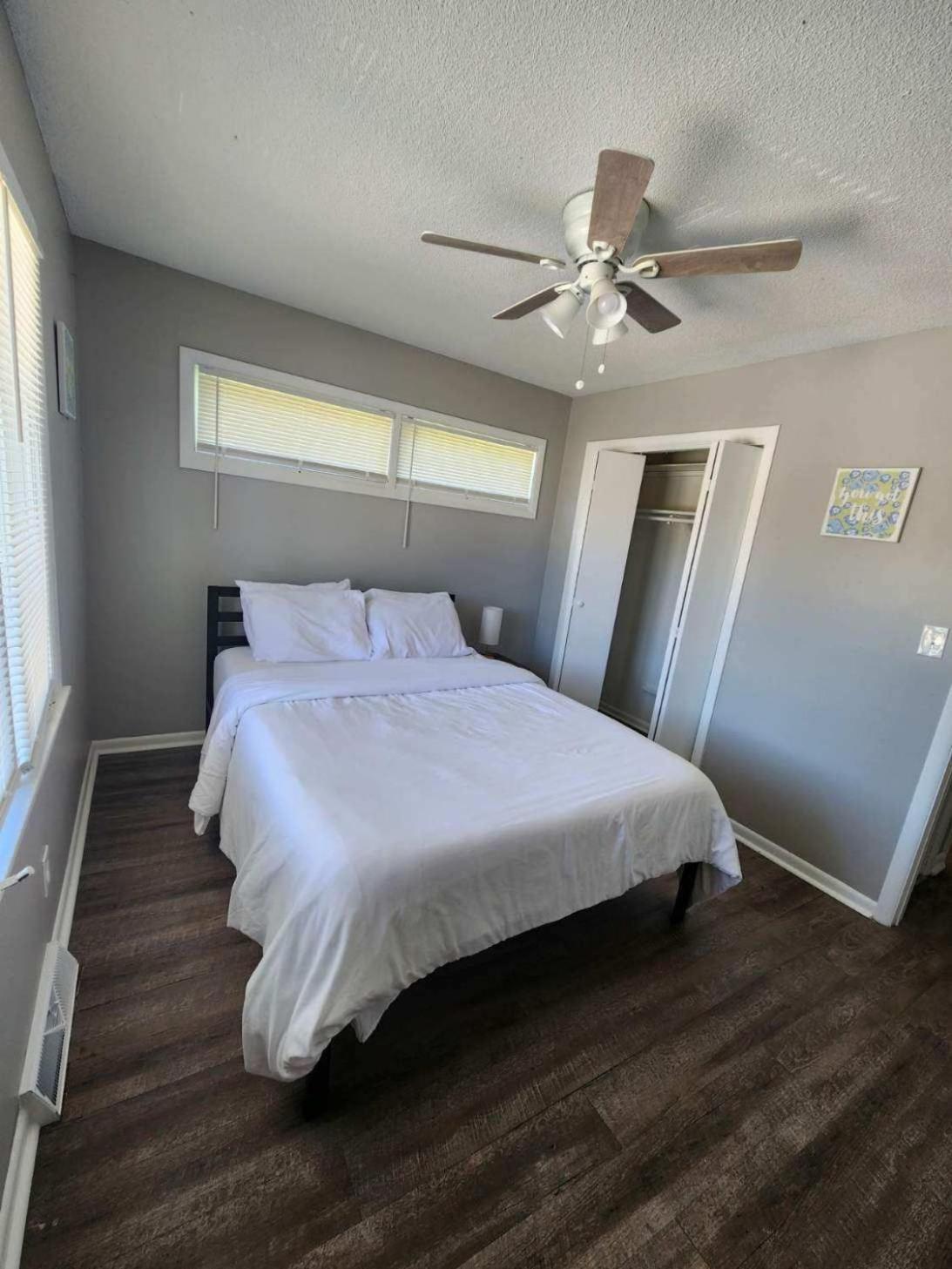 Three-Bedroom House photo 3