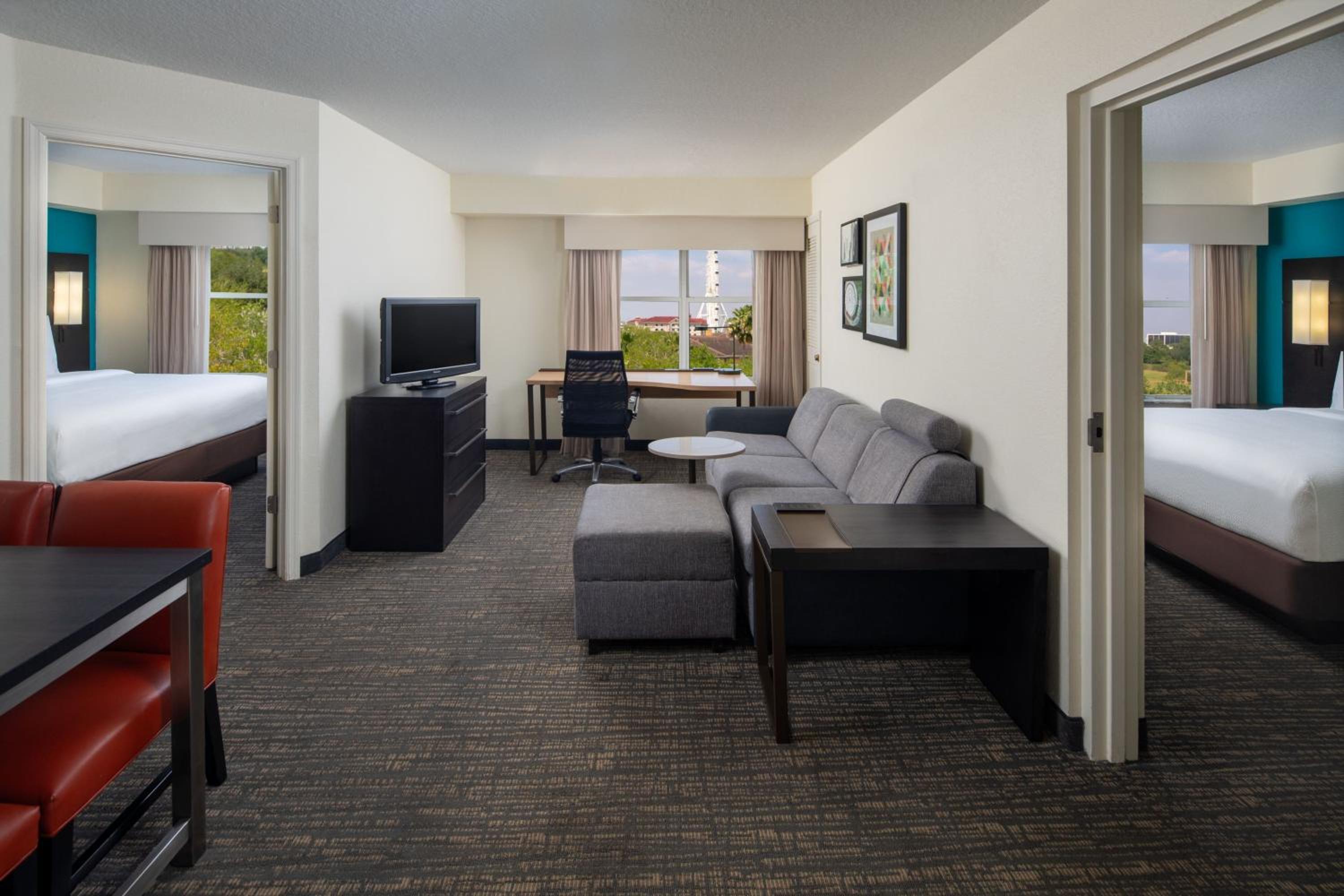Two-Bedroom Suite thumbnail 5