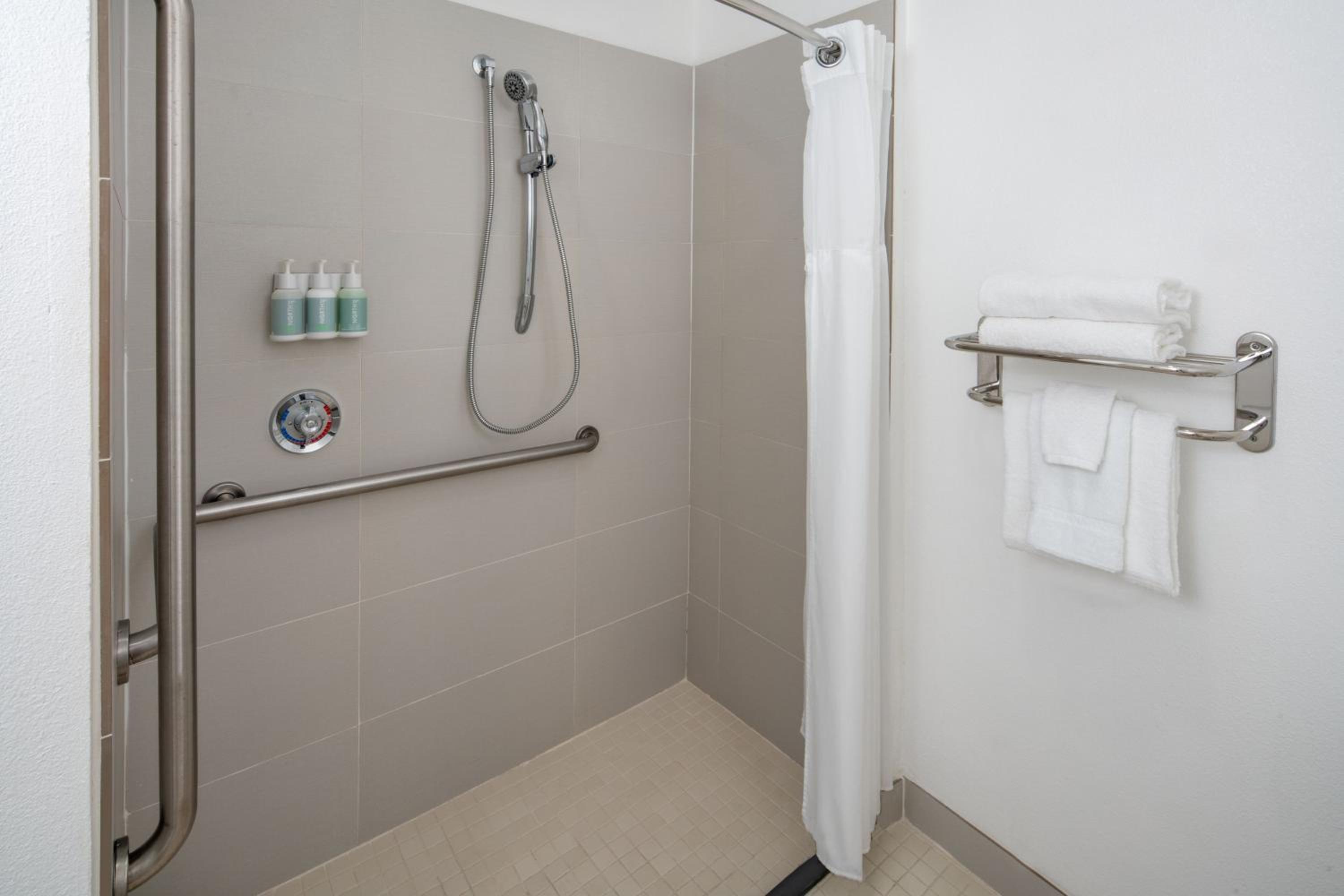 Suite, 1 Bedroom (Mobility/Hearing Accessible, Tub)