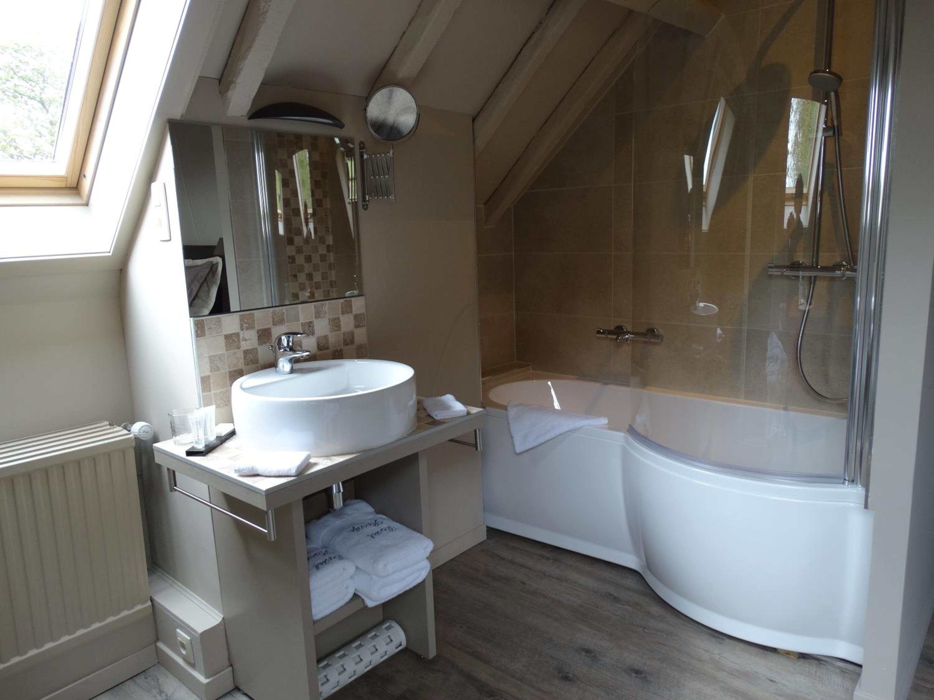 Deluxe Double Room with Bath photo 2