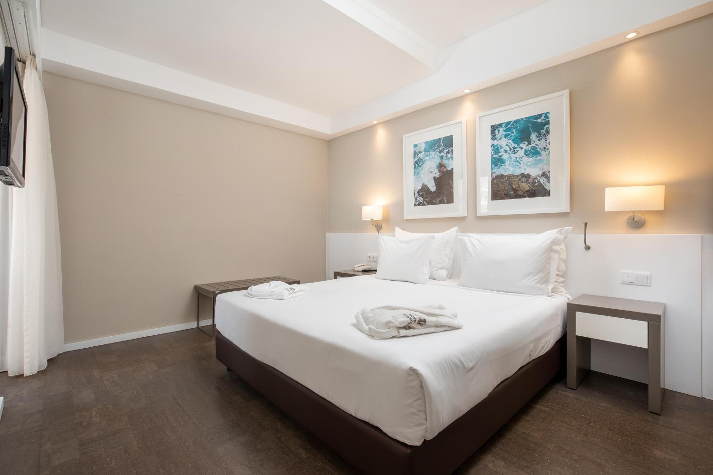 Suite with City View - Photo 6