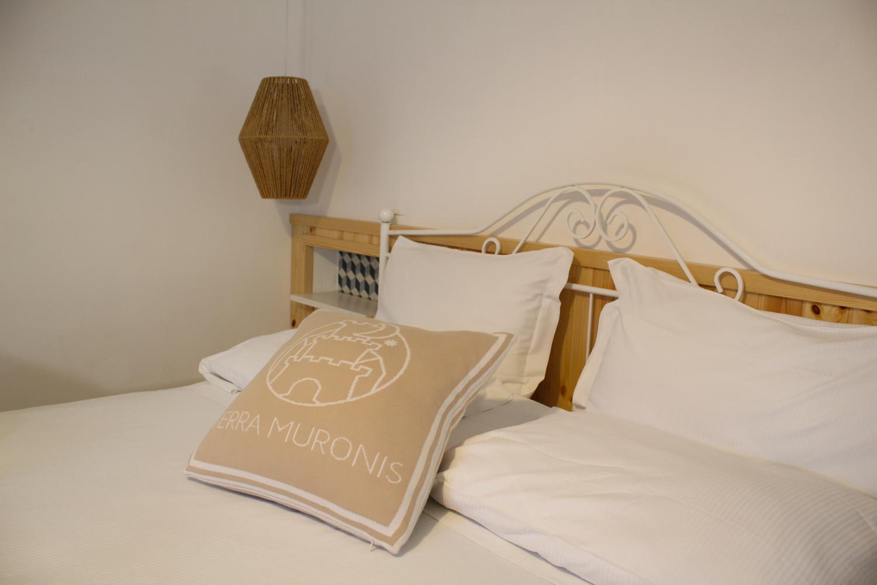 Deluxe Room - Photo 4